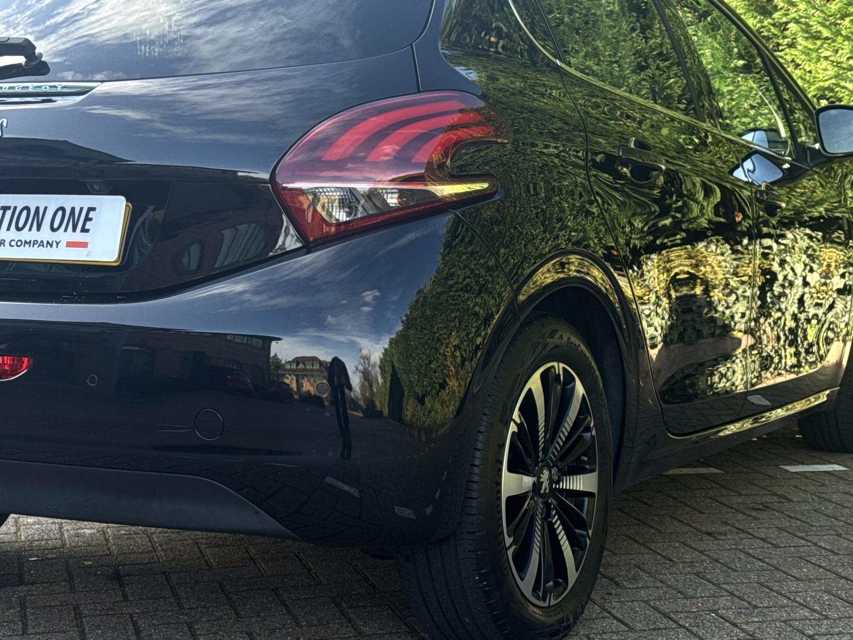 Peugeot 208 1.2 PureTech Tech Edition Hatchback 5dr Petrol Manual Euro 6 (s/s) (82 ps)