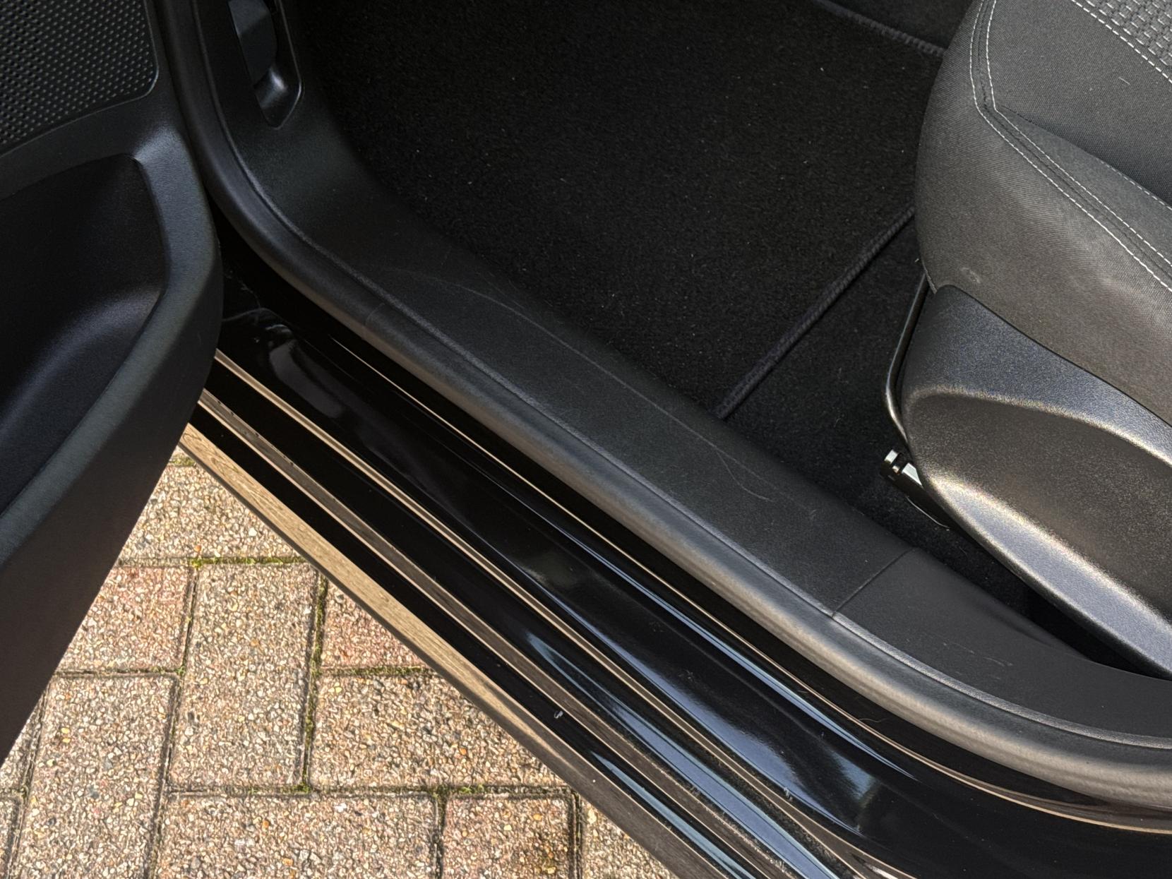 Peugeot 208 1.2 PureTech Tech Edition Hatchback 5dr Petrol Manual Euro 6 (s/s) (82 ps)