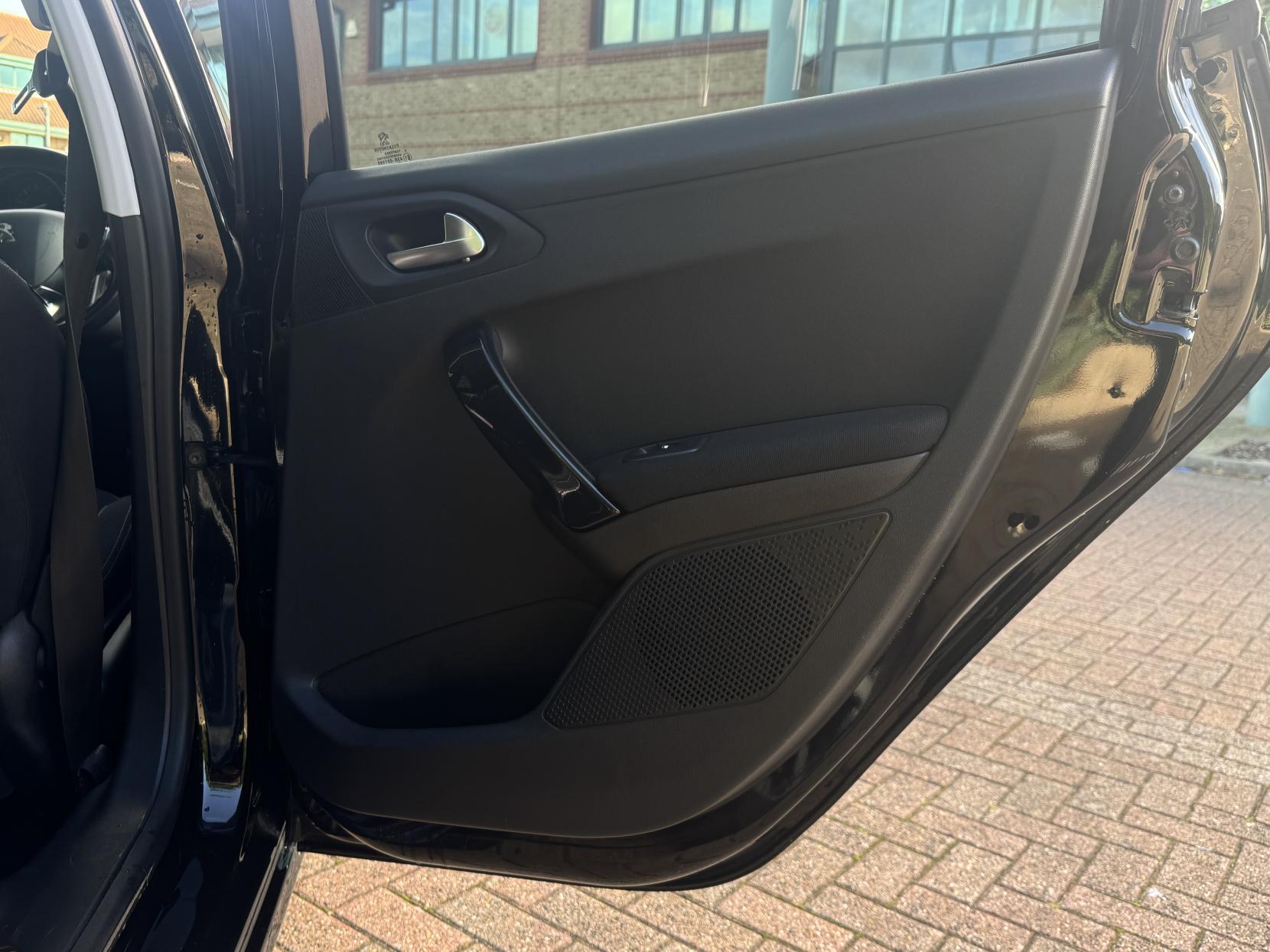 Peugeot 208 1.2 PureTech Tech Edition Hatchback 5dr Petrol Manual Euro 6 (s/s) (82 ps)