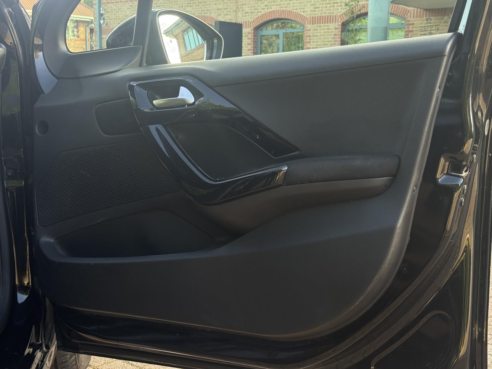 Peugeot 208 1.2 PureTech Tech Edition Hatchback 5dr Petrol Manual Euro 6 (s/s) (82 ps)