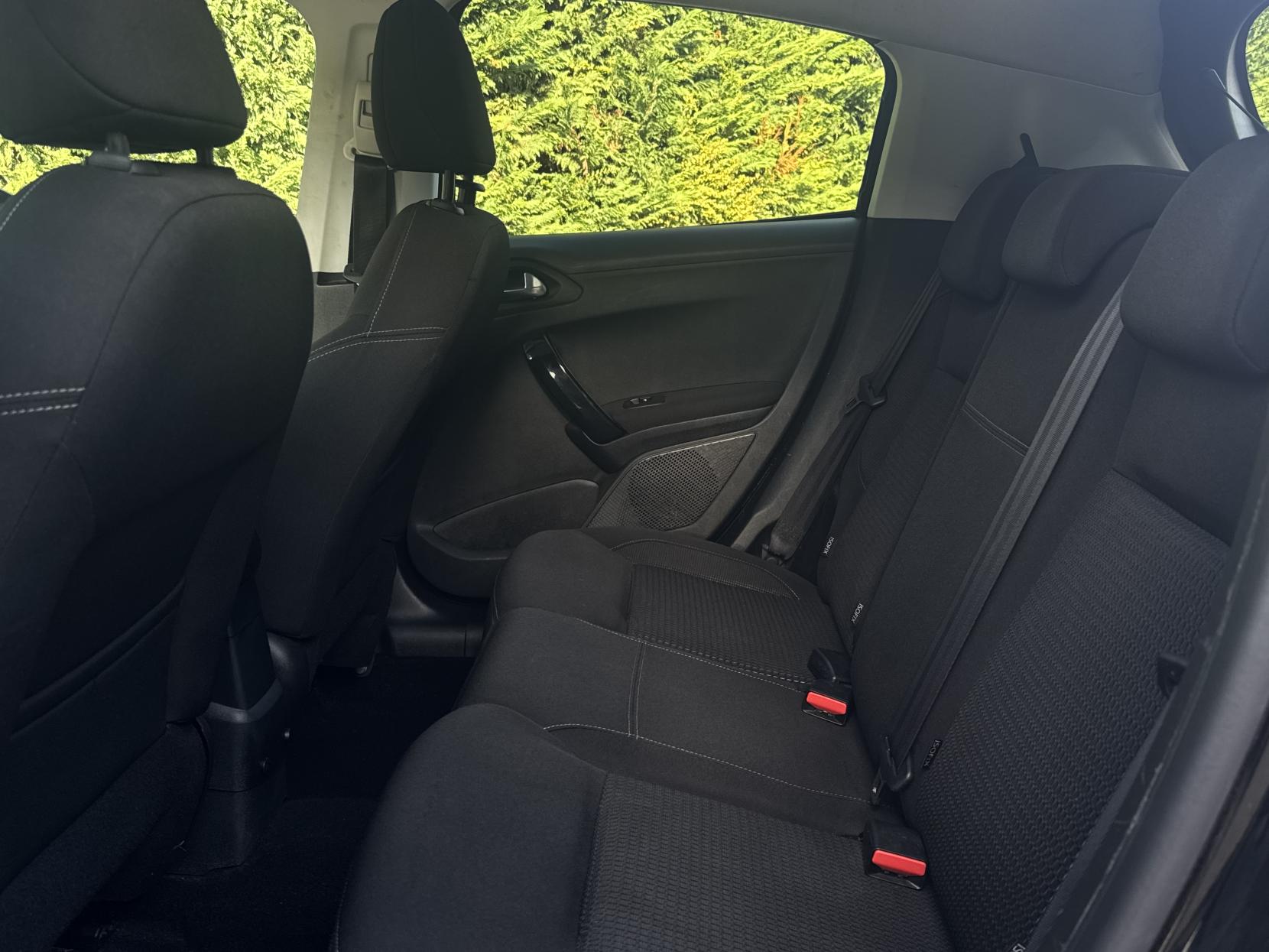 Peugeot 208 1.2 PureTech Tech Edition Hatchback 5dr Petrol Manual Euro 6 (s/s) (82 ps)