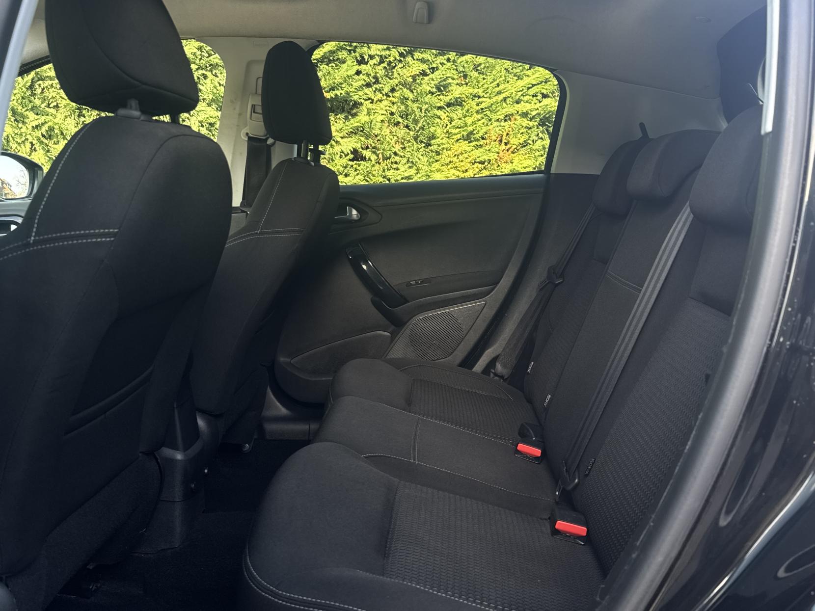 Peugeot 208 1.2 PureTech Tech Edition Hatchback 5dr Petrol Manual Euro 6 (s/s) (82 ps)