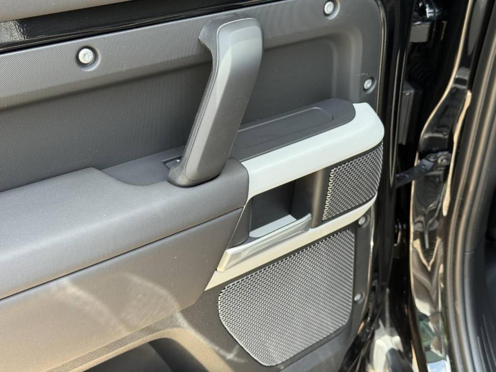 Land Rover Defender 110 3.0 D250 MHEV XS Edition SUV 5dr Diesel Auto 4WD Euro 6 (s/s) (250 ps)