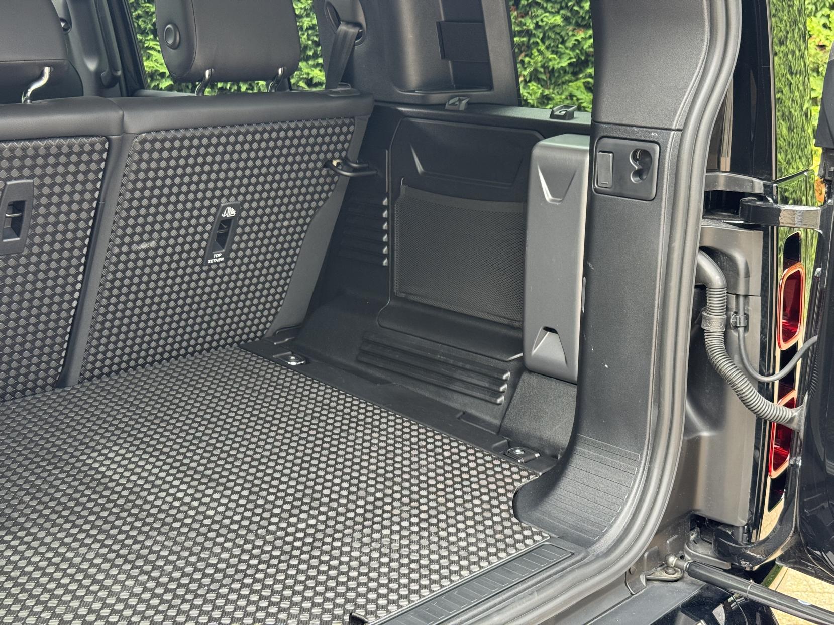Land Rover Defender 110 3.0 D250 MHEV XS Edition SUV 5dr Diesel Auto 4WD Euro 6 (s/s) (250 ps)