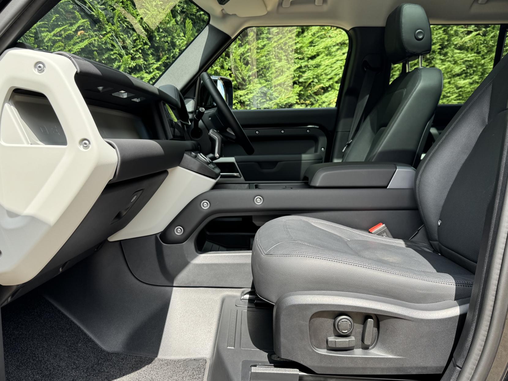 Land Rover Defender 110 3.0 D250 MHEV XS Edition SUV 5dr Diesel Auto 4WD Euro 6 (s/s) (250 ps)