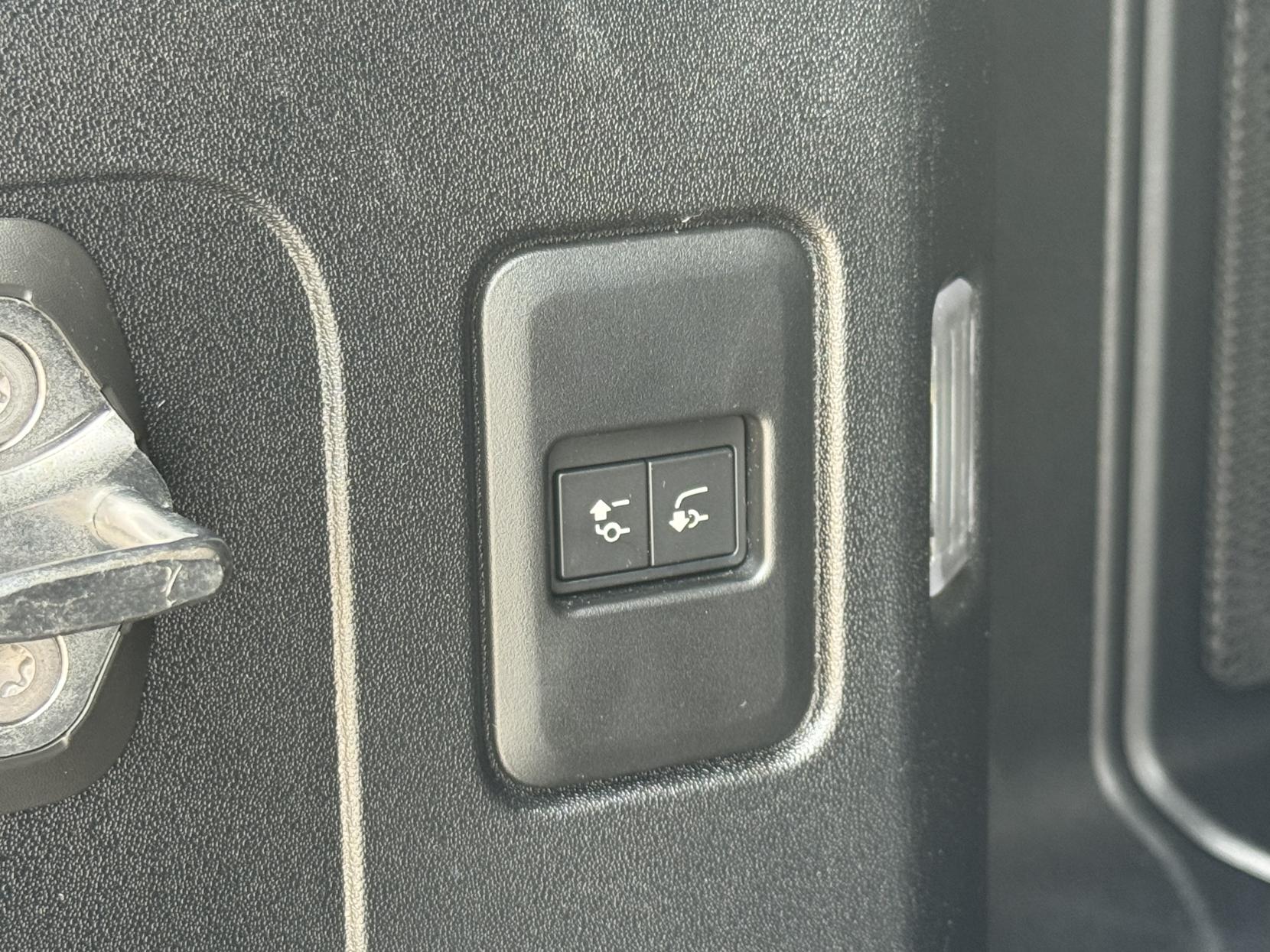 Land Rover Defender 110 3.0 D250 MHEV XS Edition SUV 5dr Diesel Auto 4WD Euro 6 (s/s) (250 ps)