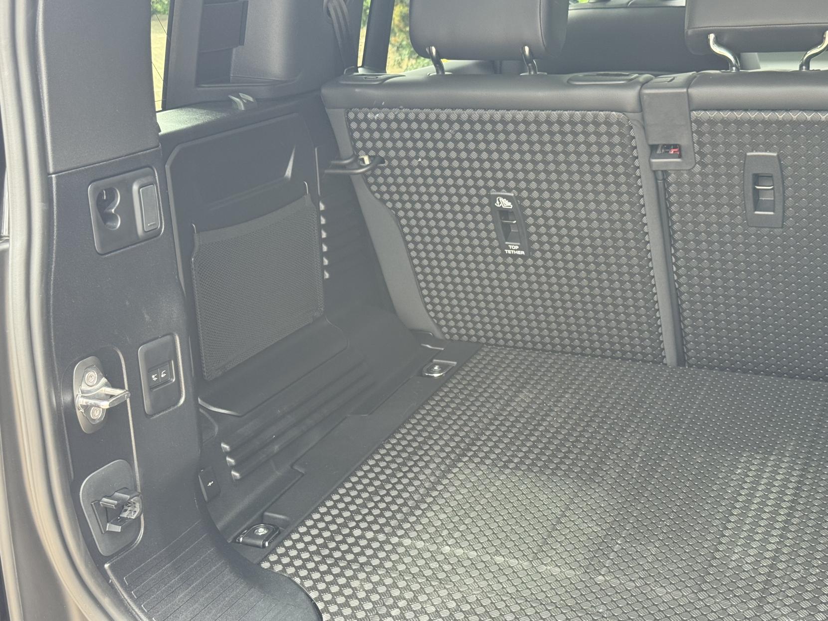 Land Rover Defender 110 3.0 D250 MHEV XS Edition SUV 5dr Diesel Auto 4WD Euro 6 (s/s) (250 ps)