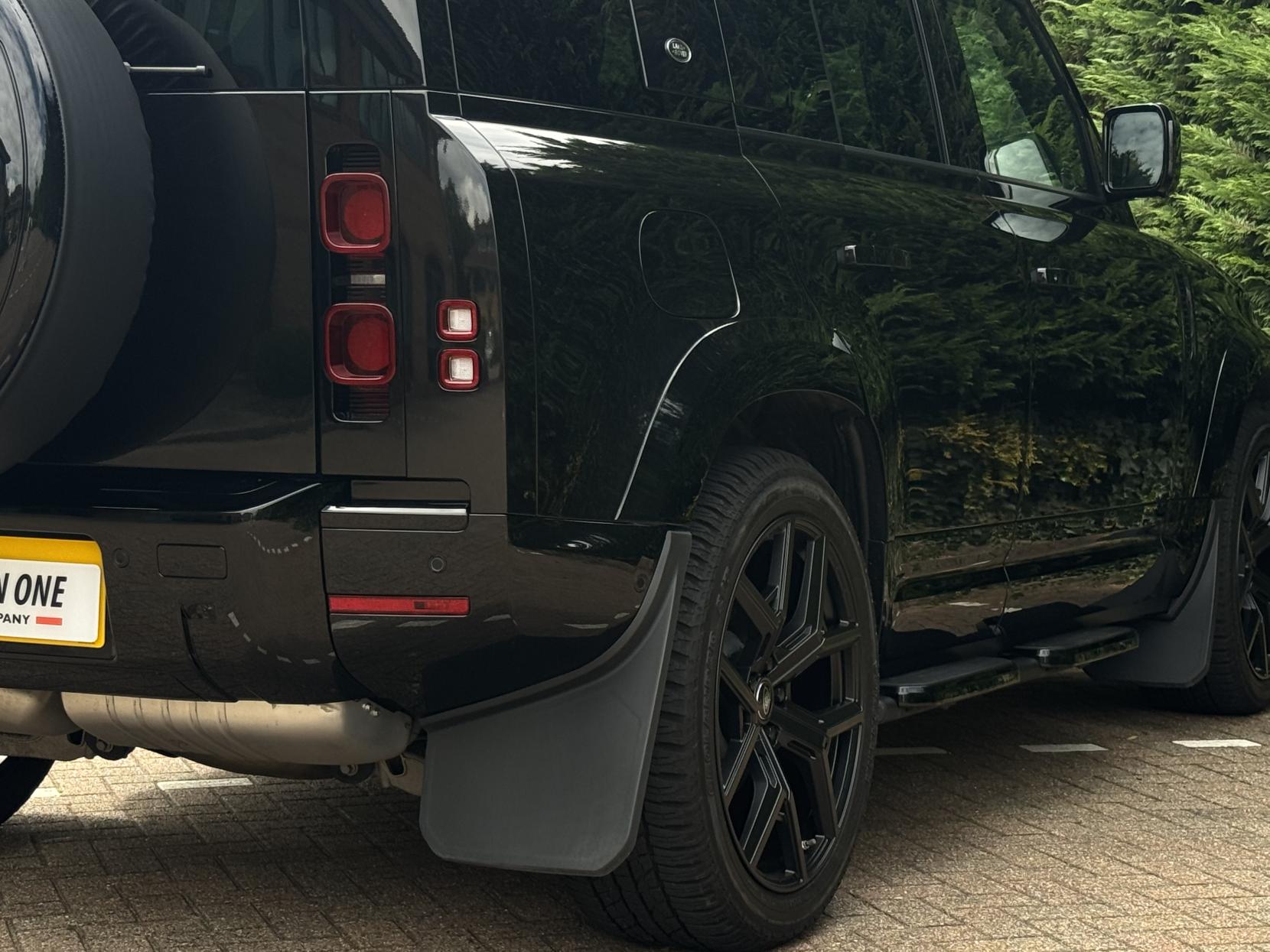 Land Rover Defender 110 3.0 D250 MHEV XS Edition SUV 5dr Diesel Auto 4WD Euro 6 (s/s) (250 ps)
