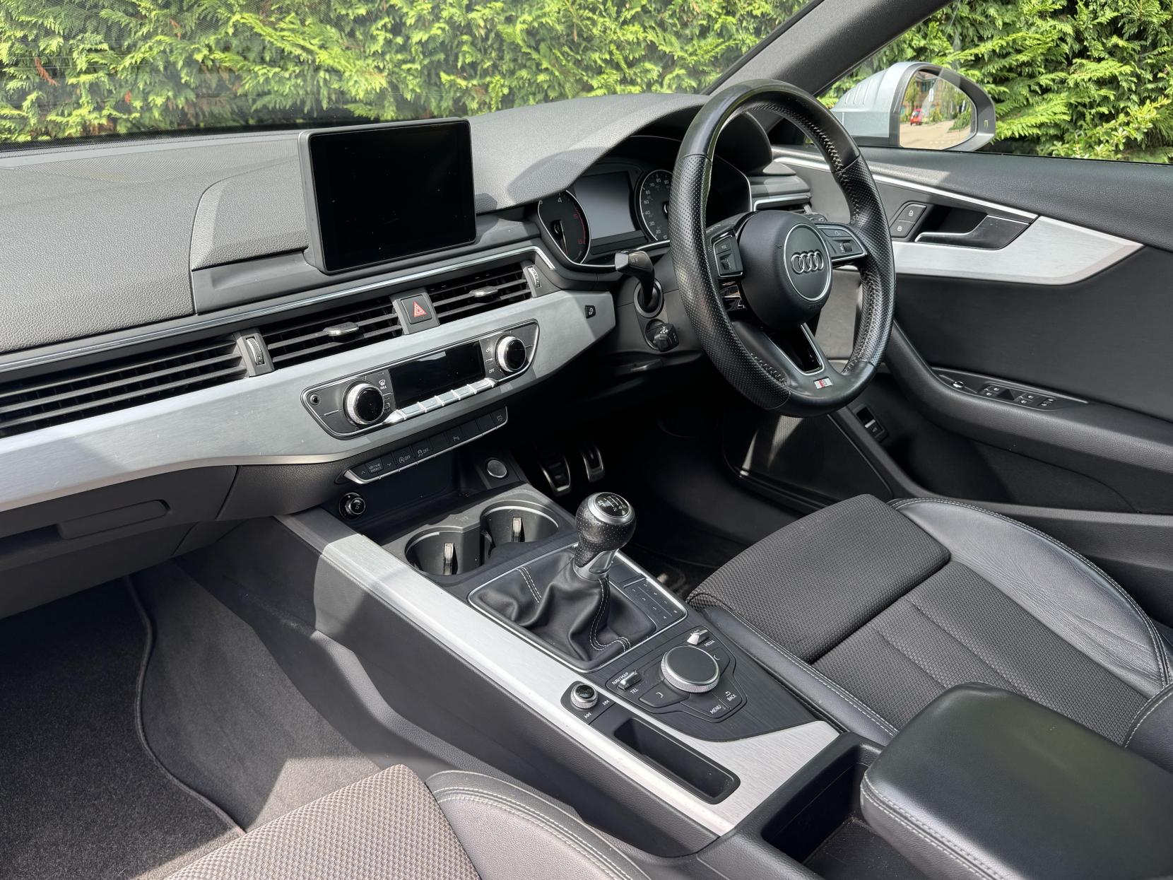 Audi A4 Avant 2.0 TDI S line Estate 5dr Diesel Manual Euro 6 (s/s) (150 ps)