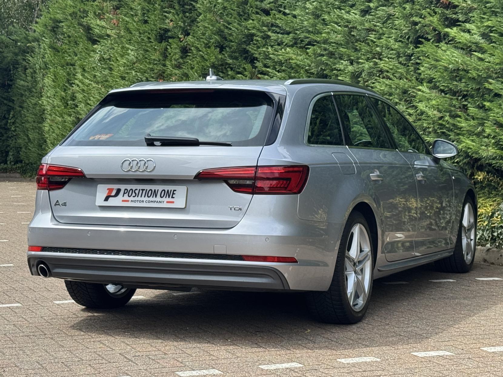 Audi A4 Avant 2.0 TDI S line Estate 5dr Diesel Manual Euro 6 (s/s) (150 ps)