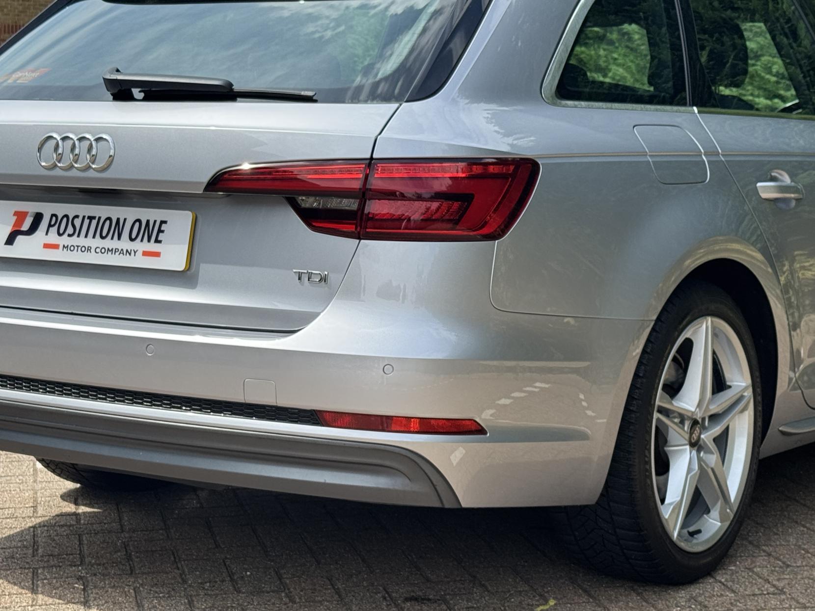 Audi A4 Avant 2.0 TDI S line Estate 5dr Diesel Manual Euro 6 (s/s) (150 ps)