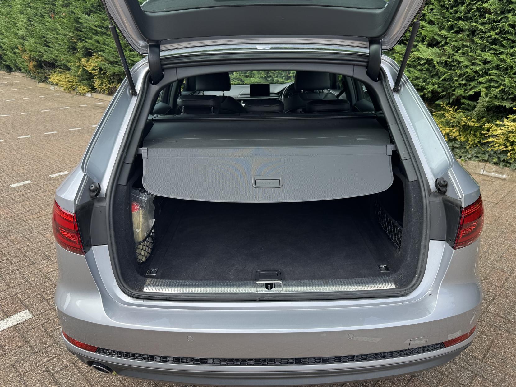 Audi A4 Avant 2.0 TDI S line Estate 5dr Diesel Manual Euro 6 (s/s) (150 ps)