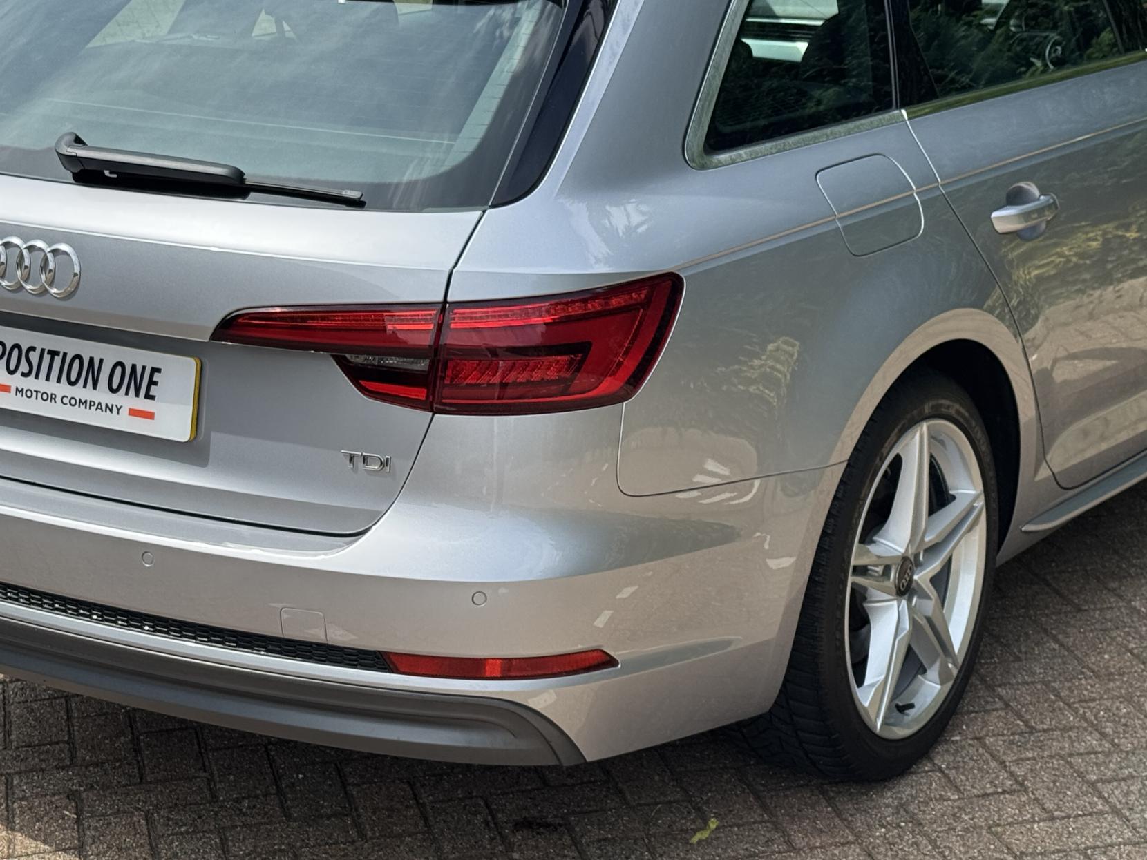 Audi A4 Avant 2.0 TDI S line Estate 5dr Diesel Manual Euro 6 (s/s) (150 ps)
