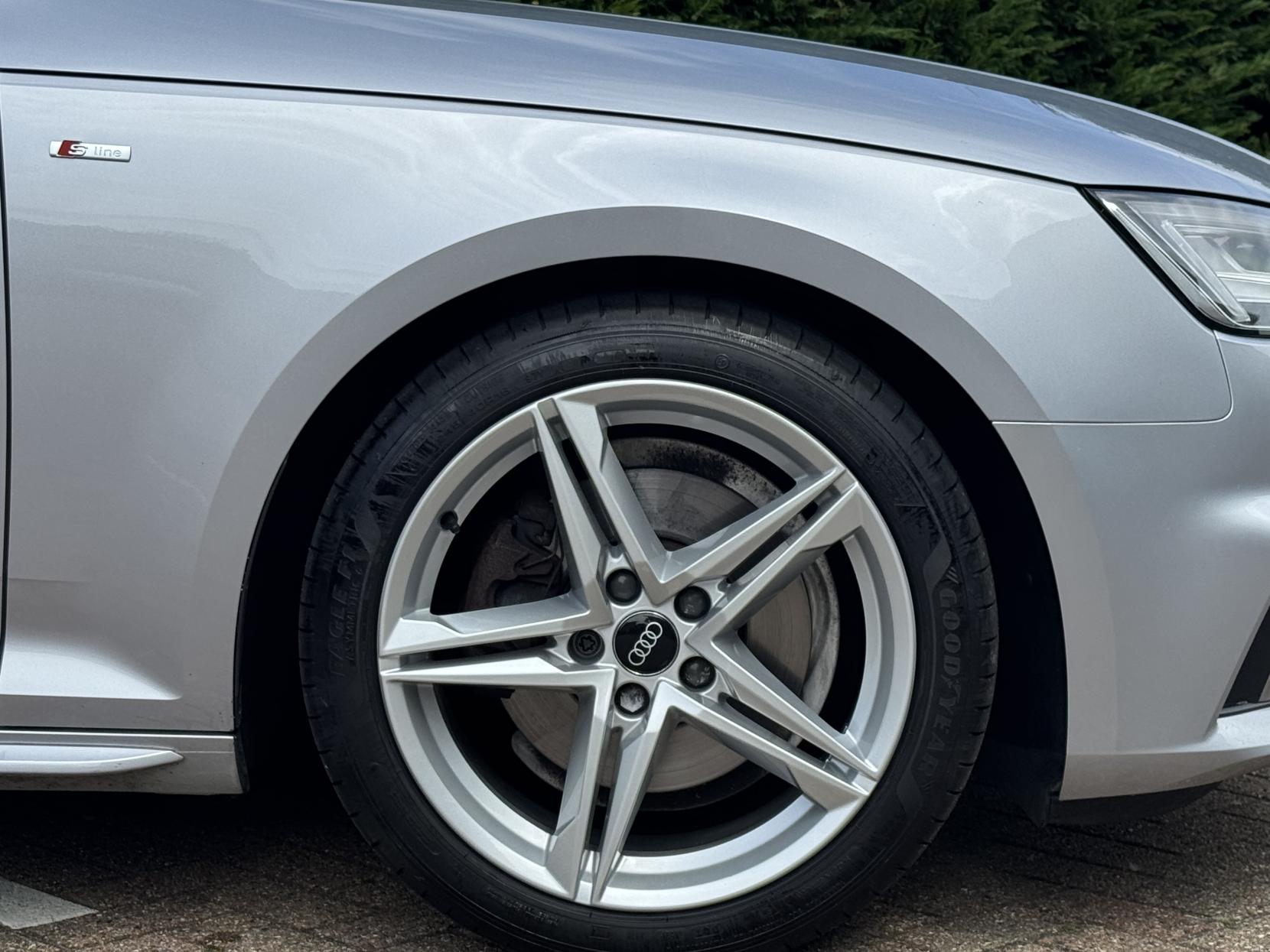 Audi A4 Avant 2.0 TDI S line Estate 5dr Diesel Manual Euro 6 (s/s) (150 ps)