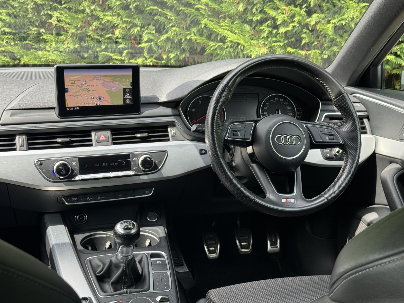 Audi A4 Avant 2.0 TDI S line Estate 5dr Diesel Manual Euro 6 (s/s) (150 ps)