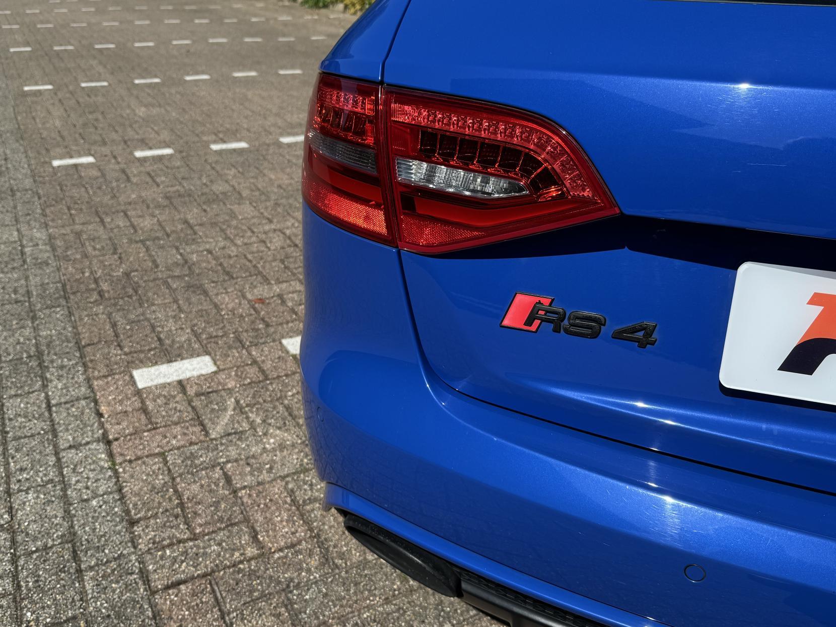 Audi RS4 Avant 4.2 FSI V8 Nogaro Estate 5dr Petrol S Tronic quattro Euro 5 (450 ps)