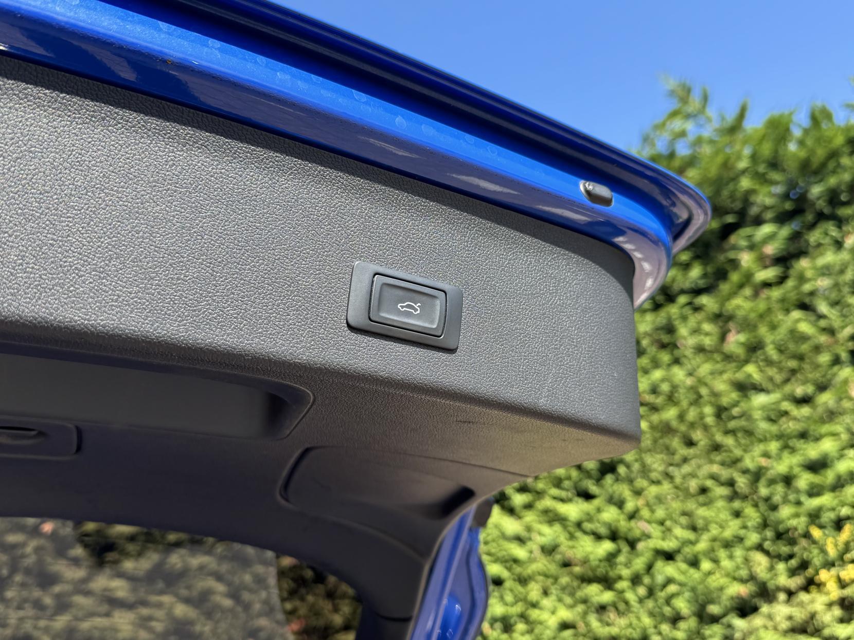 Audi RS4 Avant 4.2 FSI V8 Nogaro Estate 5dr Petrol S Tronic quattro Euro 5 (450 ps)