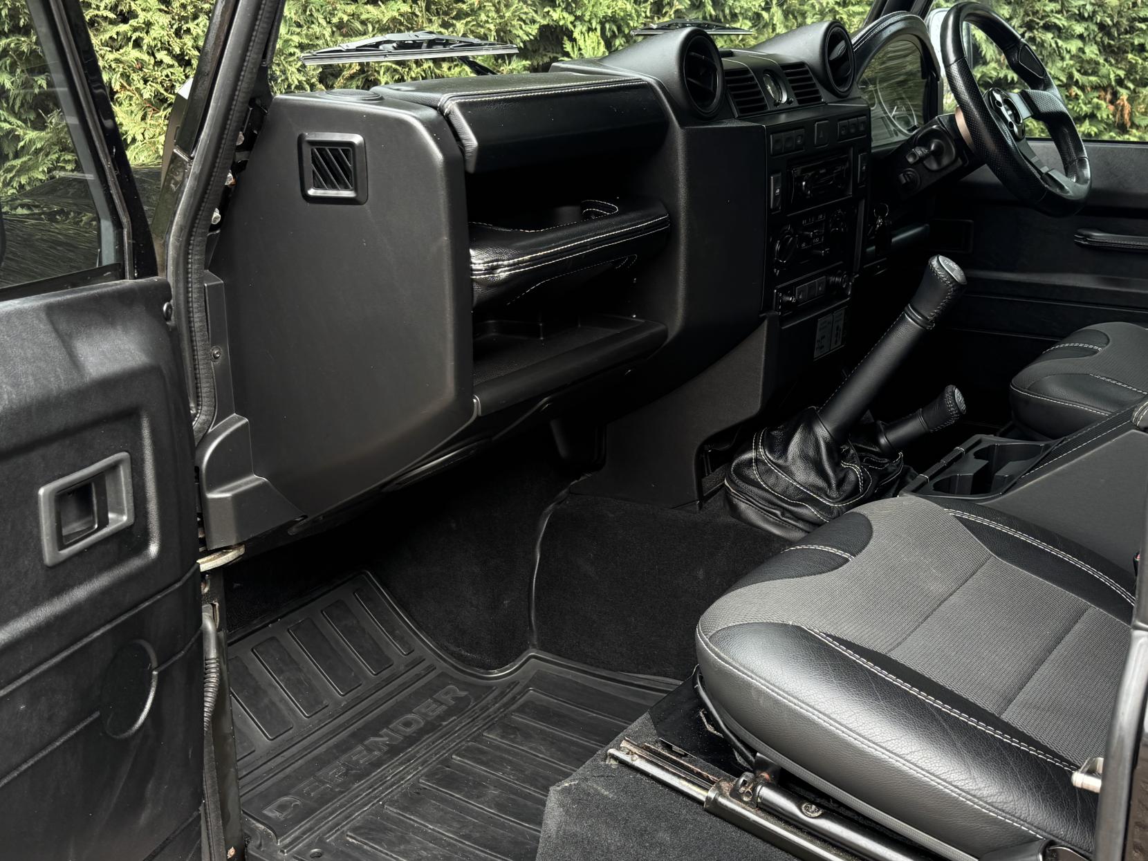 Land Rover Defender 90 2.4 TDCi County Station Wagon 3dr Diesel Manual 4WD SWB Euro 4 (122 bhp)