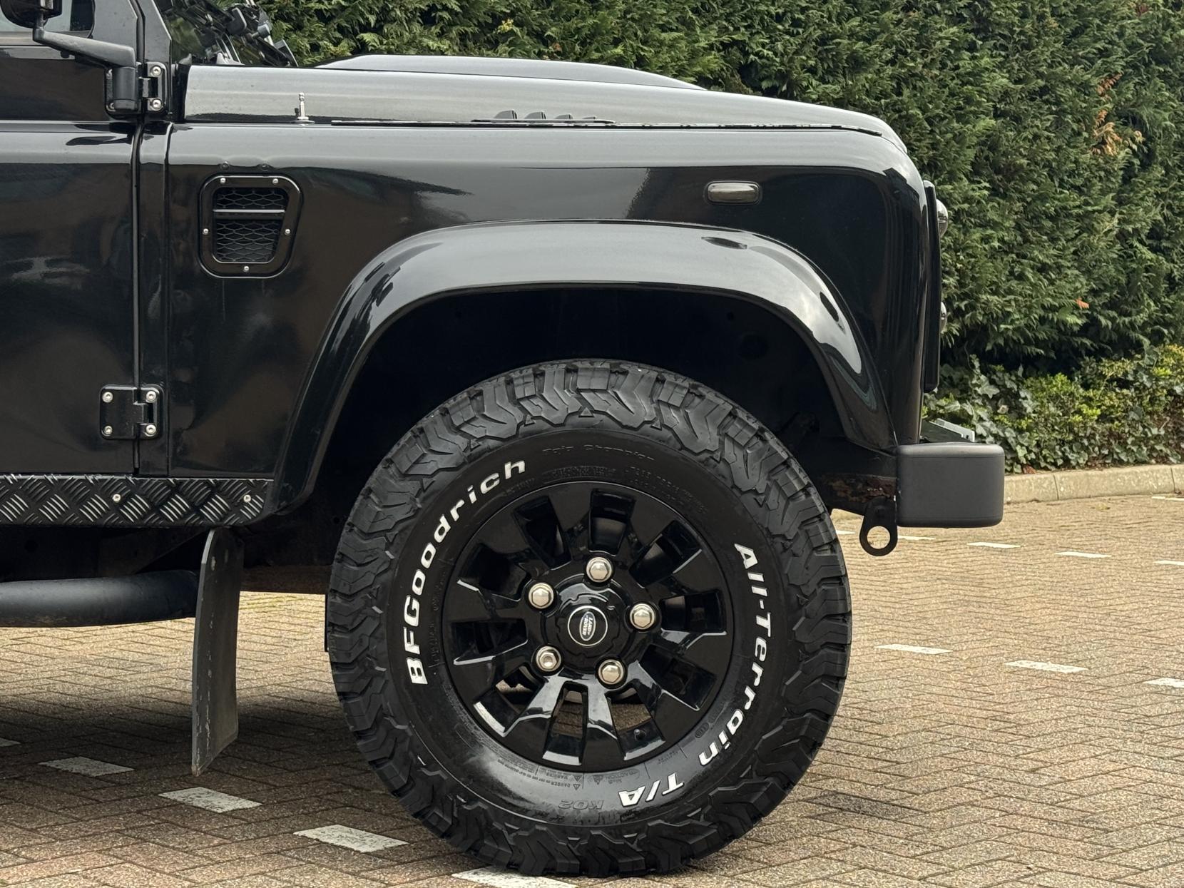 Land Rover Defender 90 2.4 TDCi County Station Wagon 3dr Diesel Manual 4WD SWB Euro 4 (122 bhp)