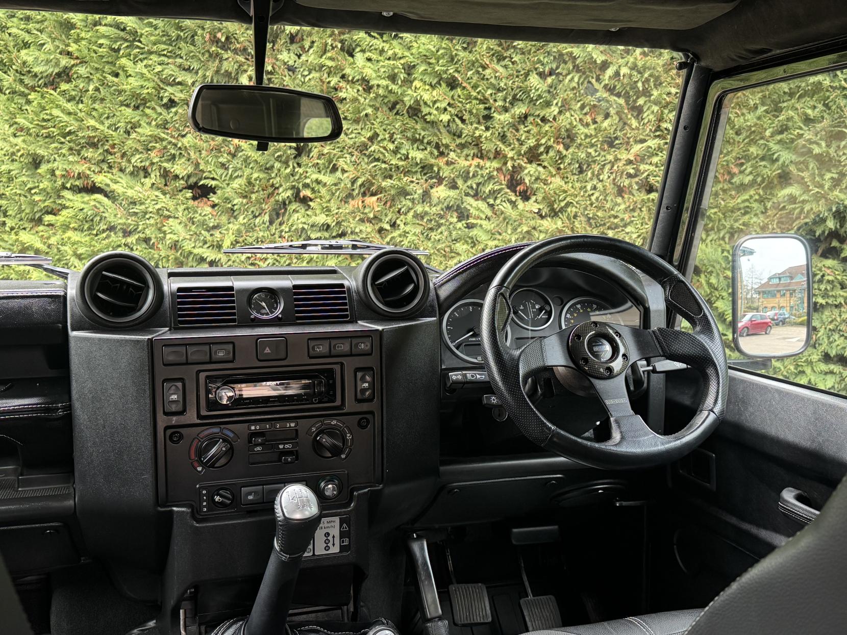 Land Rover Defender 90 2.4 TDCi County Station Wagon 3dr Diesel Manual 4WD SWB Euro 4 (122 bhp)