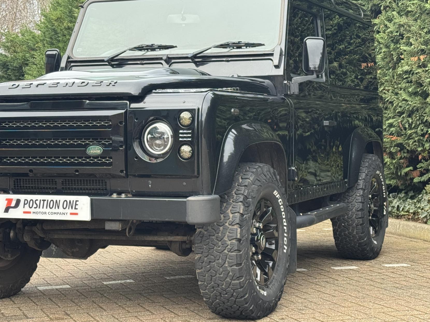 Land Rover Defender 90 2.4 TDCi County Station Wagon 3dr Diesel Manual 4WD SWB Euro 4 (122 bhp)