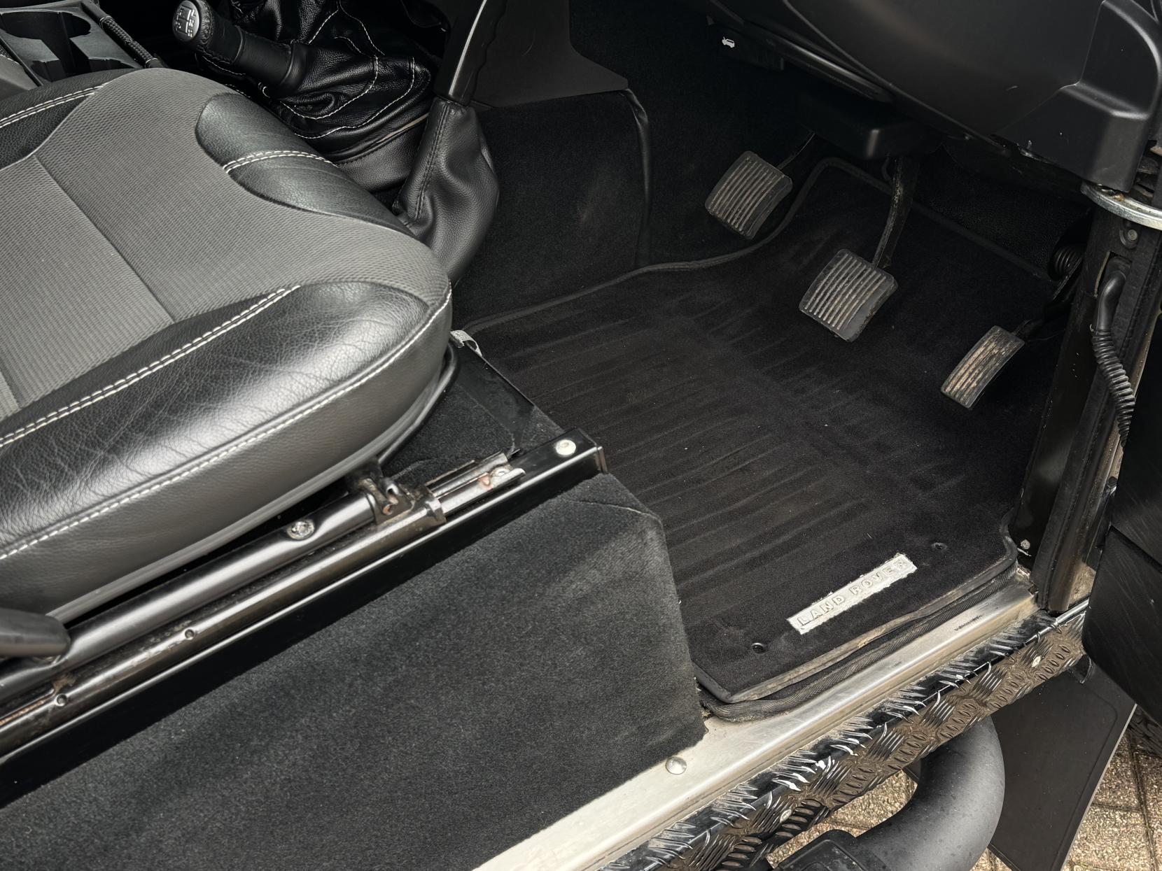 Land Rover Defender 90 2.4 TDCi County Station Wagon 3dr Diesel Manual 4WD SWB Euro 4 (122 bhp)