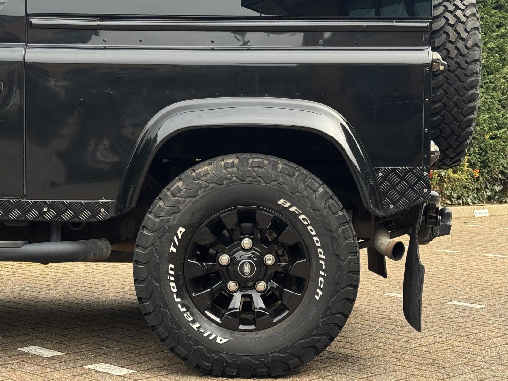 Land Rover Defender 90 2.4 TDCi County Station Wagon 3dr Diesel Manual 4WD SWB Euro 4 (122 bhp)