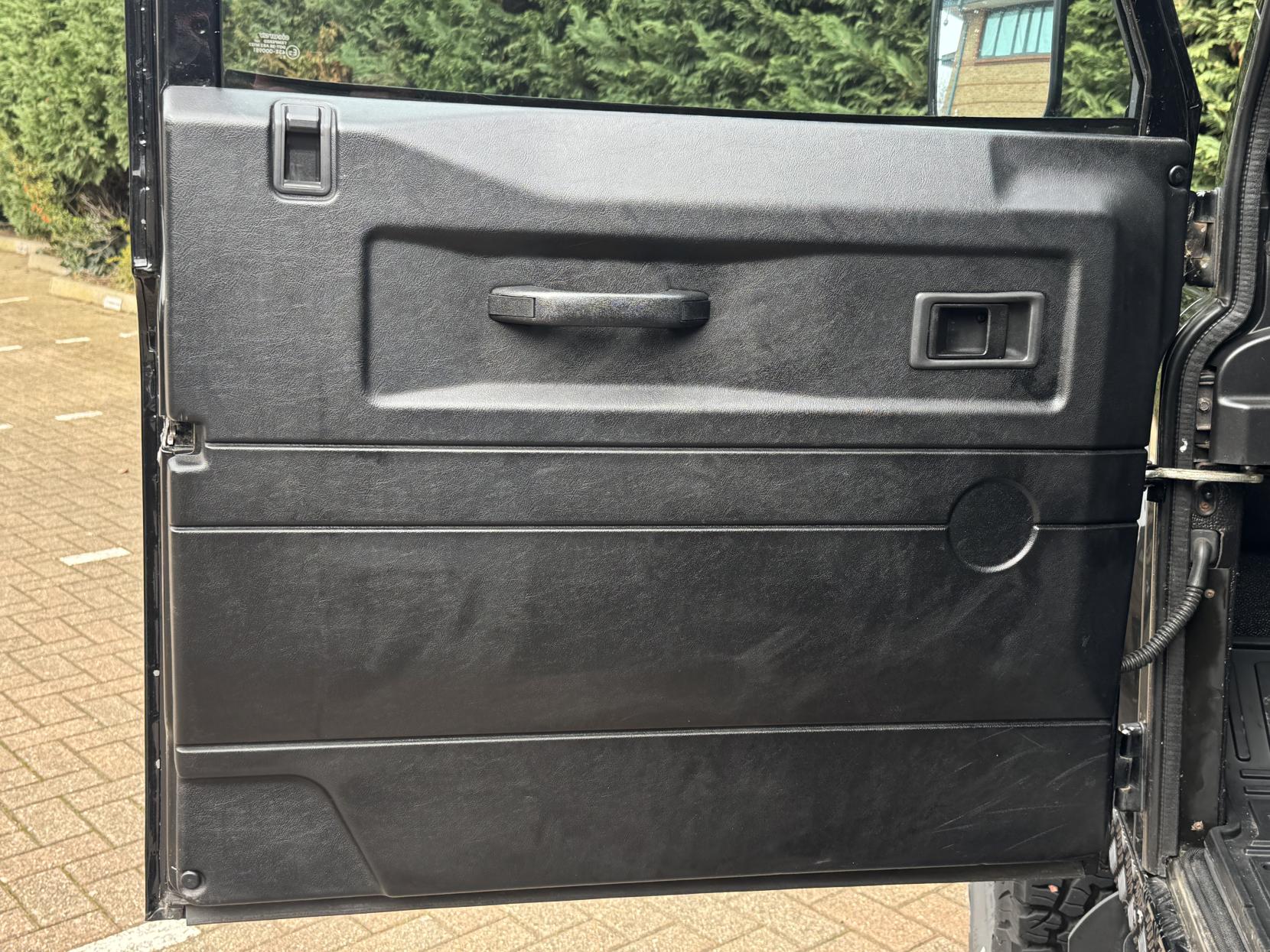 Land Rover Defender 90 2.4 TDCi County Station Wagon 3dr Diesel Manual 4WD SWB Euro 4 (122 bhp)