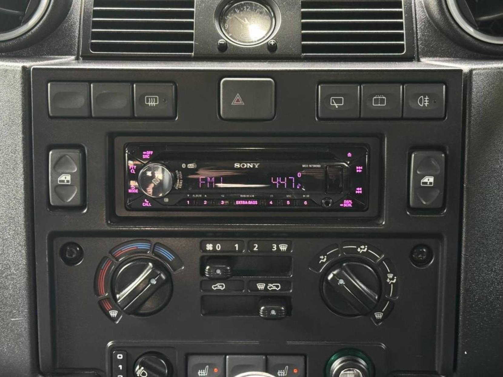 Land Rover Defender 90 2.4 TDCi County Station Wagon 3dr Diesel Manual 4WD SWB Euro 4 (122 bhp)