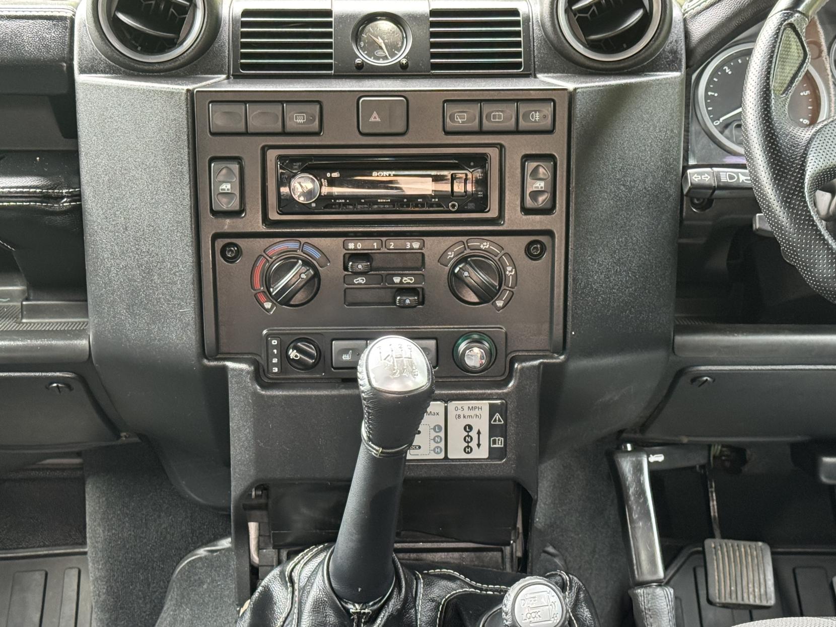 Land Rover Defender 90 2.4 TDCi County Station Wagon 3dr Diesel Manual 4WD SWB Euro 4 (122 bhp)