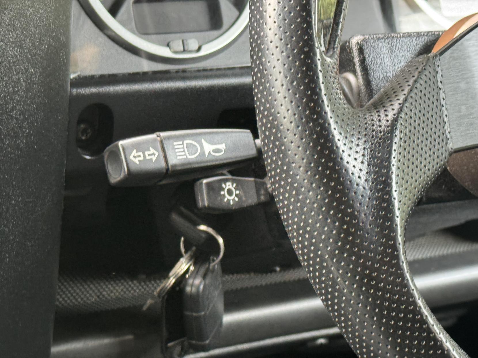 Land Rover Defender 90 2.4 TDCi County Station Wagon 3dr Diesel Manual 4WD SWB Euro 4 (122 bhp)