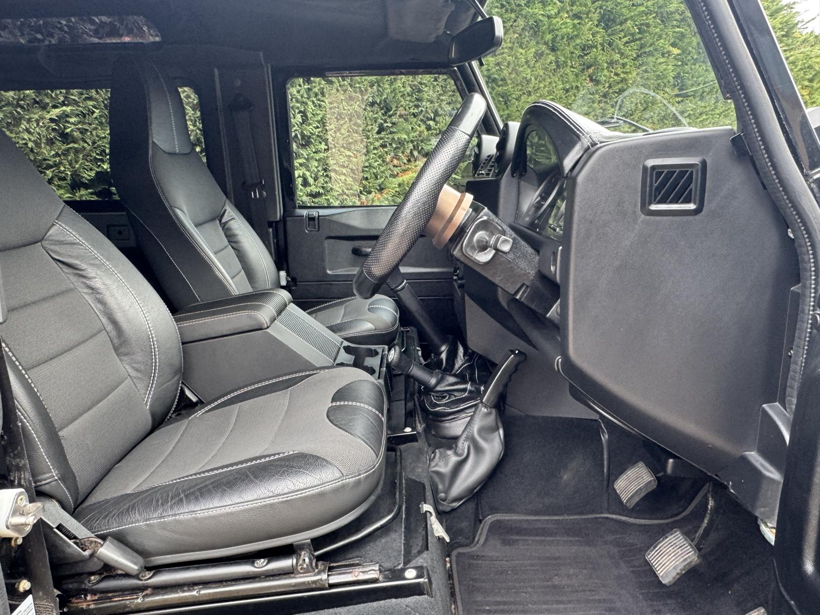 Land Rover Defender 90 2.4 TDCi County Station Wagon 3dr Diesel Manual 4WD SWB Euro 4 (122 bhp)