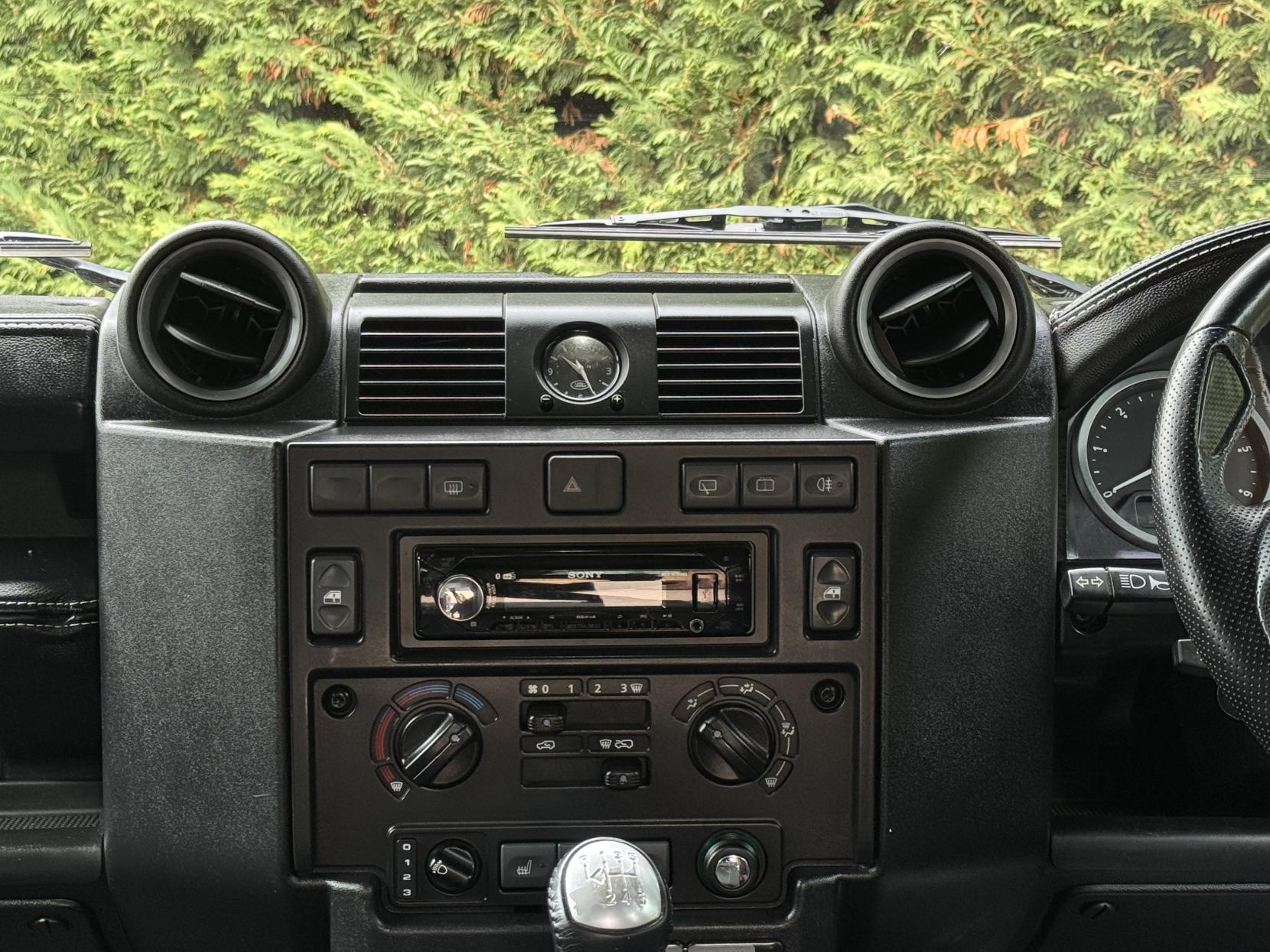 Land Rover Defender 90 2.4 TDCi County Station Wagon 3dr Diesel Manual 4WD SWB Euro 4 (122 bhp)