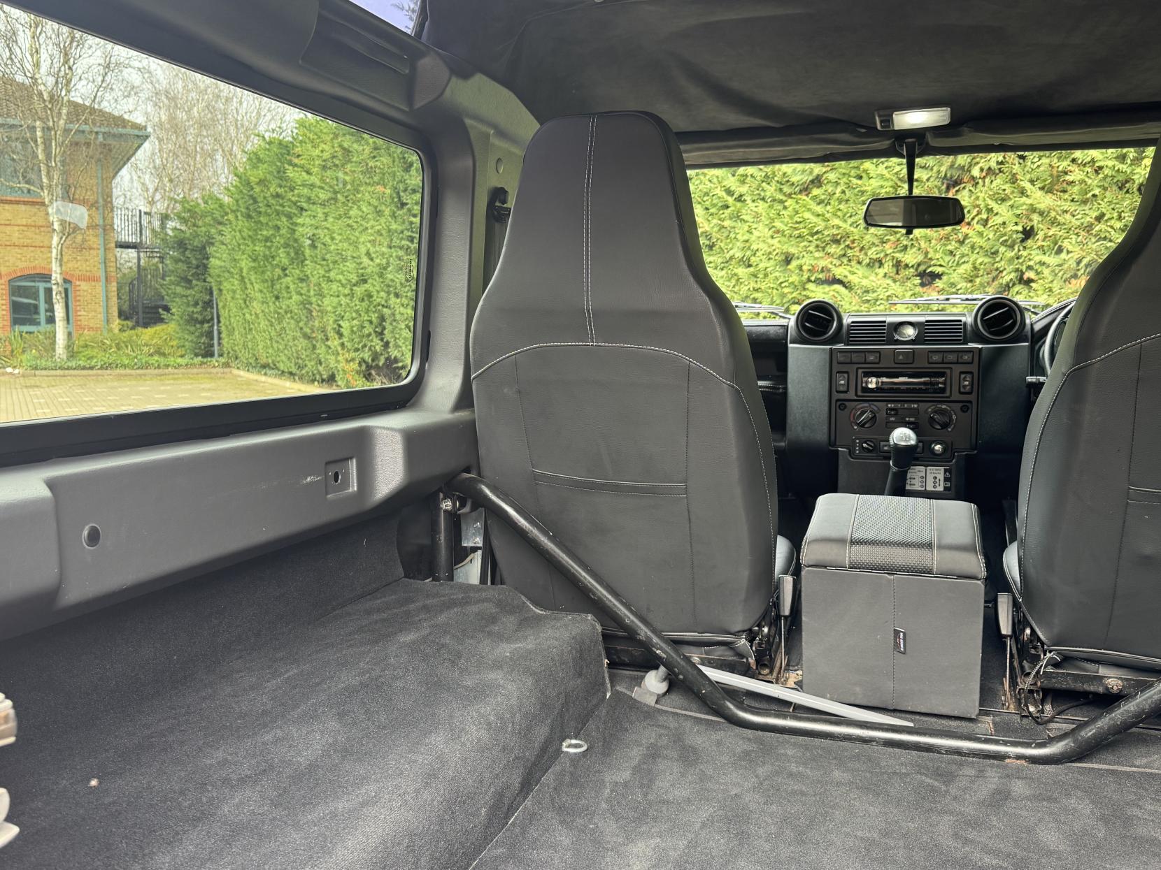 Land Rover Defender 90 2.4 TDCi County Station Wagon 3dr Diesel Manual 4WD SWB Euro 4 (122 bhp)