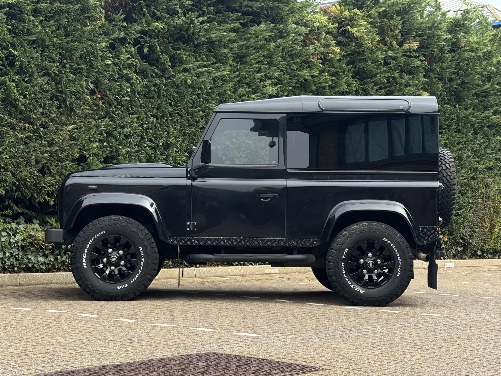 Land Rover Defender 90 2.4 TDCi County Station Wagon 3dr Diesel Manual 4WD SWB Euro 4 (122 bhp)