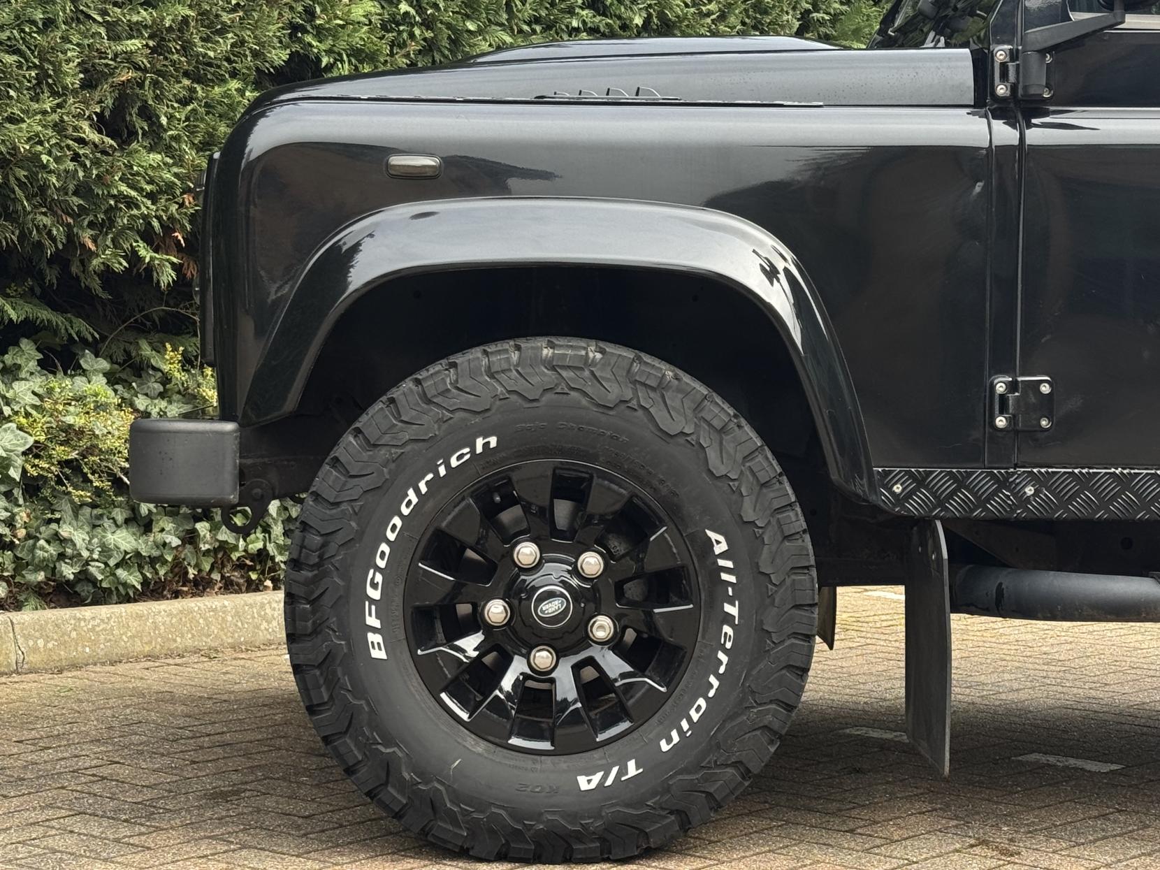 Land Rover Defender 90 2.4 TDCi County Station Wagon 3dr Diesel Manual 4WD SWB Euro 4 (122 bhp)