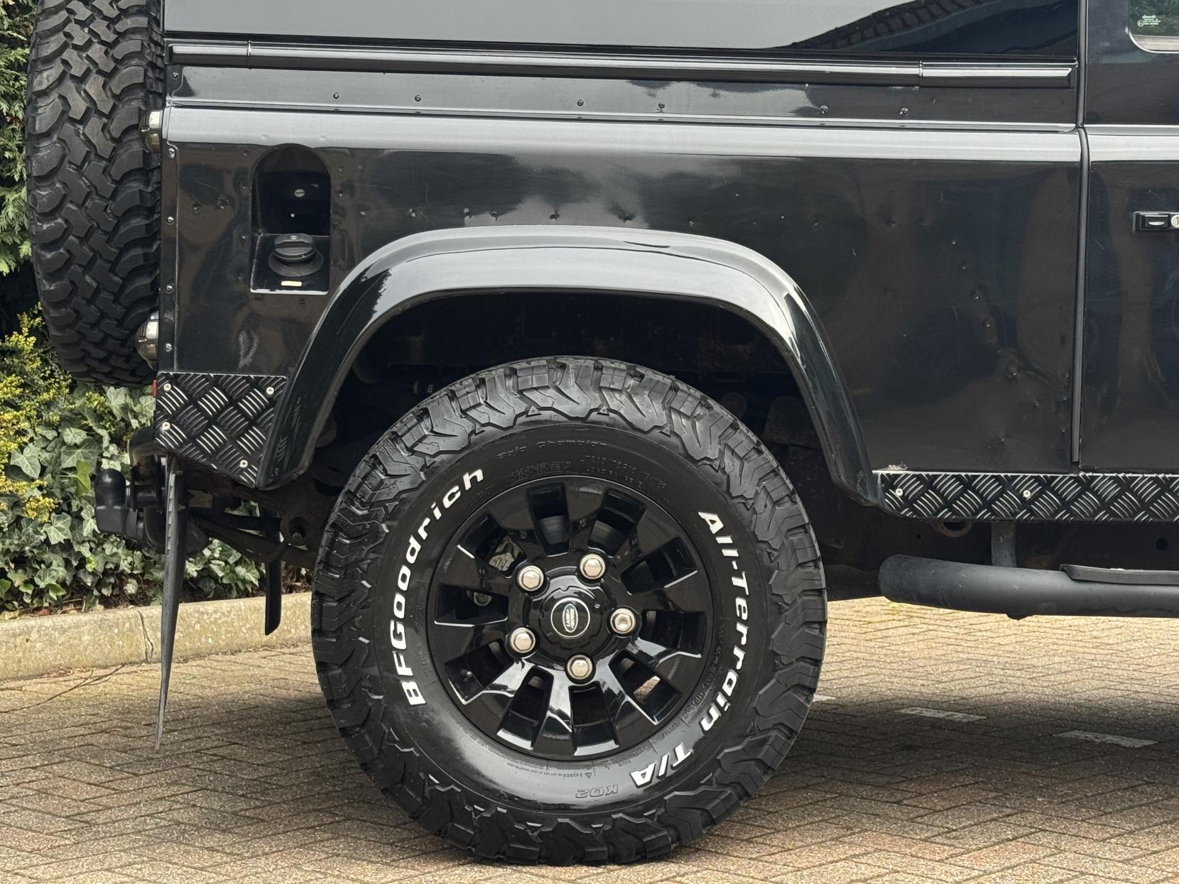 Land Rover Defender 90 2.4 TDCi County Station Wagon 3dr Diesel Manual 4WD SWB Euro 4 (122 bhp)