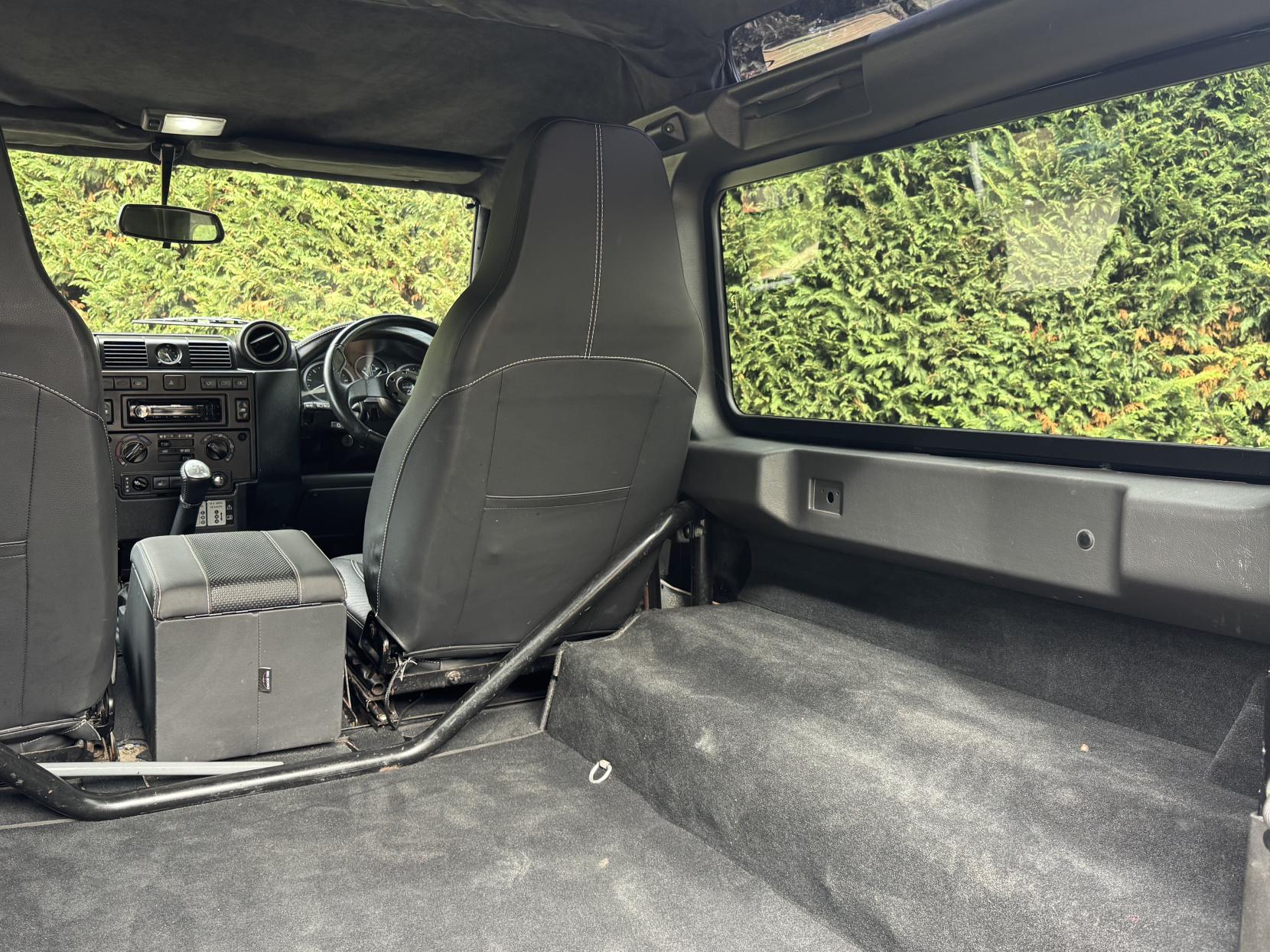 Land Rover Defender 90 2.4 TDCi County Station Wagon 3dr Diesel Manual 4WD SWB Euro 4 (122 bhp)