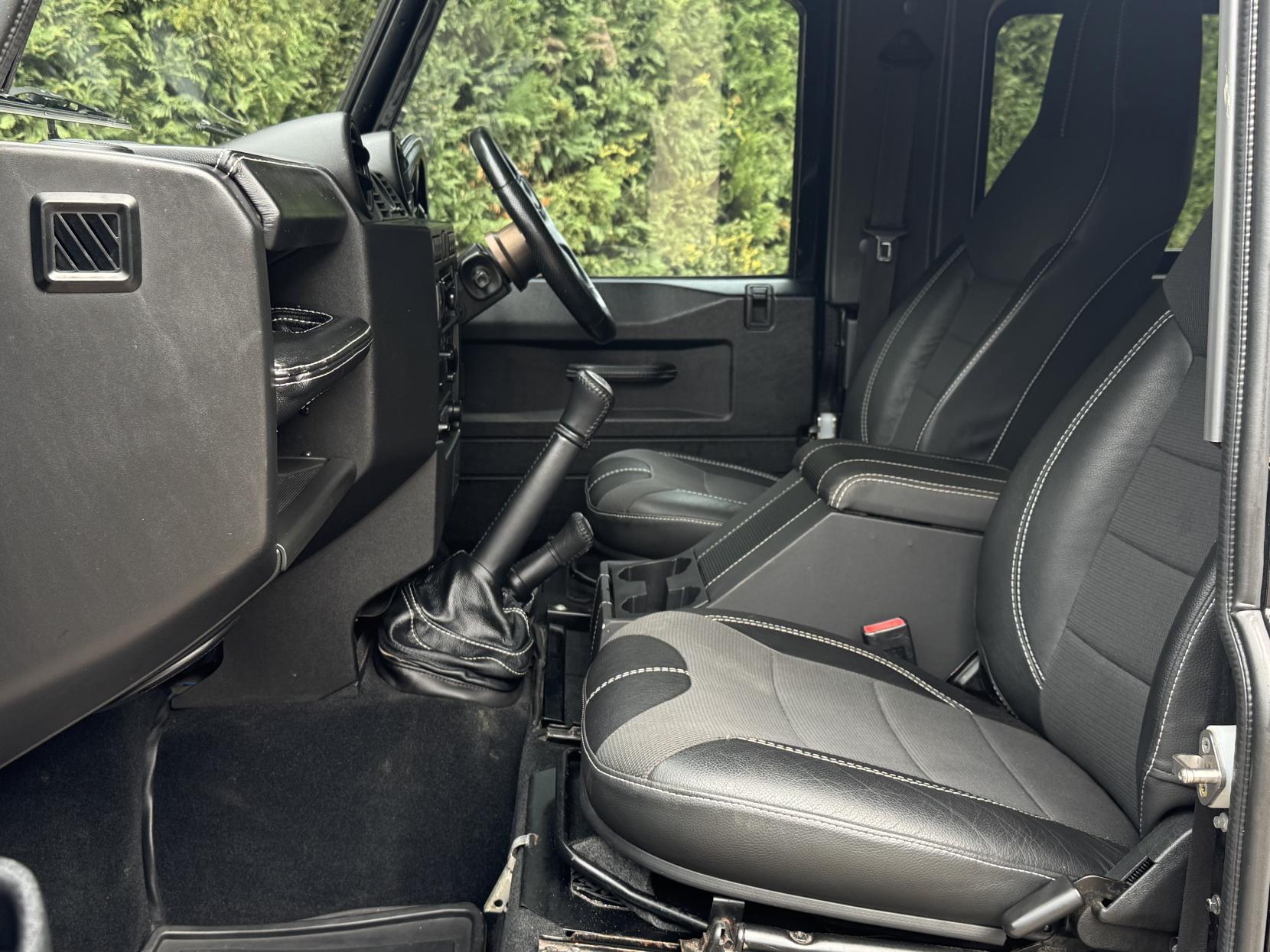 Land Rover Defender 90 2.4 TDCi County Station Wagon 3dr Diesel Manual 4WD SWB Euro 4 (122 bhp)