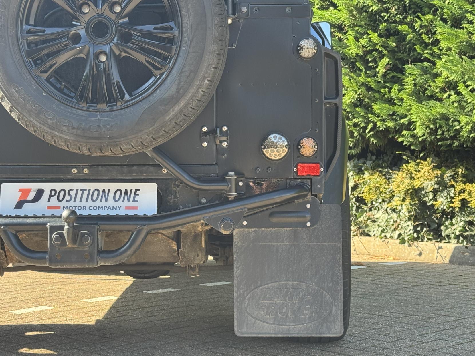 Land Rover Defender 90 2.4 TDCi Hard Top SUV 3dr Diesel Manual 4WD SWB Euro 4 (122 bhp)