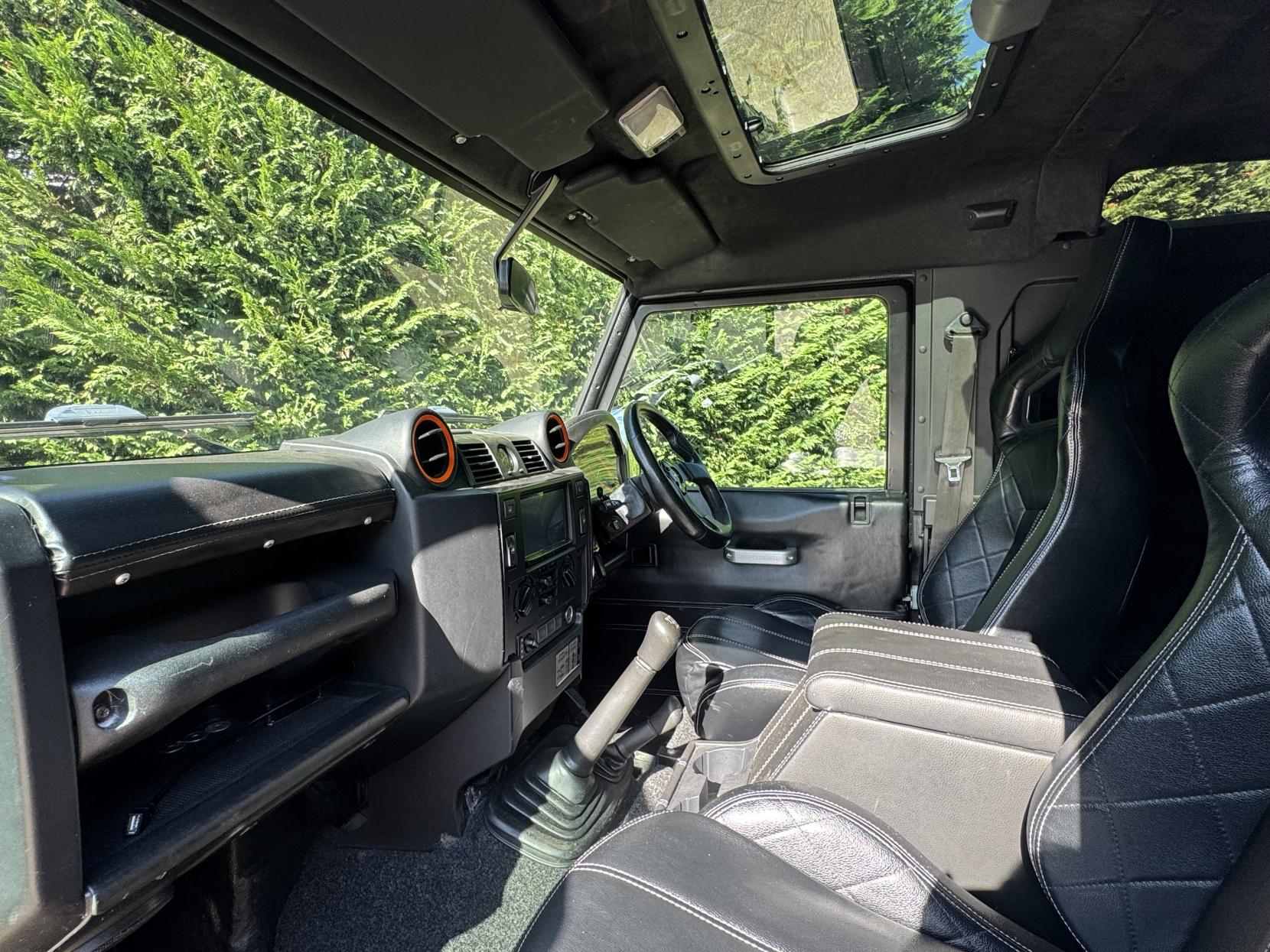 Land Rover Defender 90 2.4 TDCi Hard Top SUV 3dr Diesel Manual 4WD SWB Euro 4 (122 bhp)