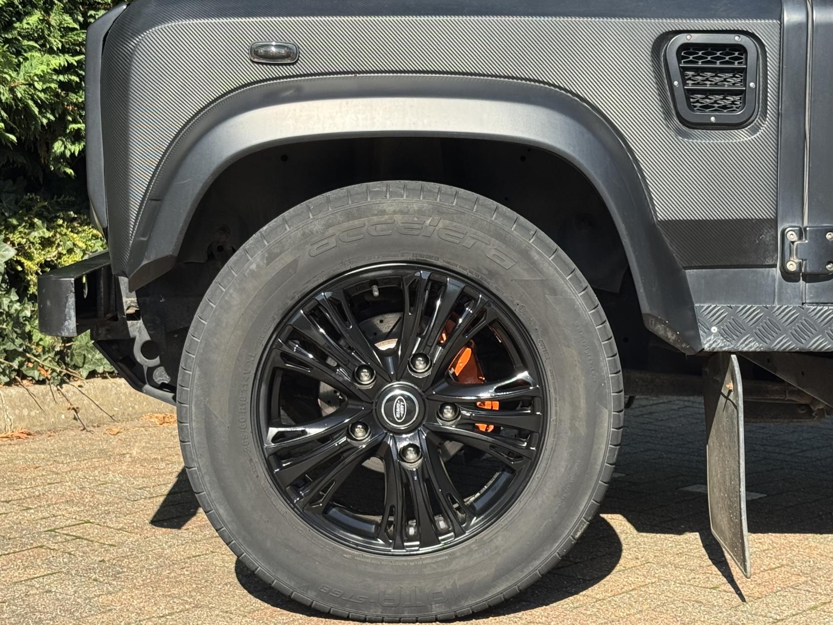 Land Rover Defender 90 2.4 TDCi Hard Top SUV 3dr Diesel Manual 4WD SWB Euro 4 (122 bhp)