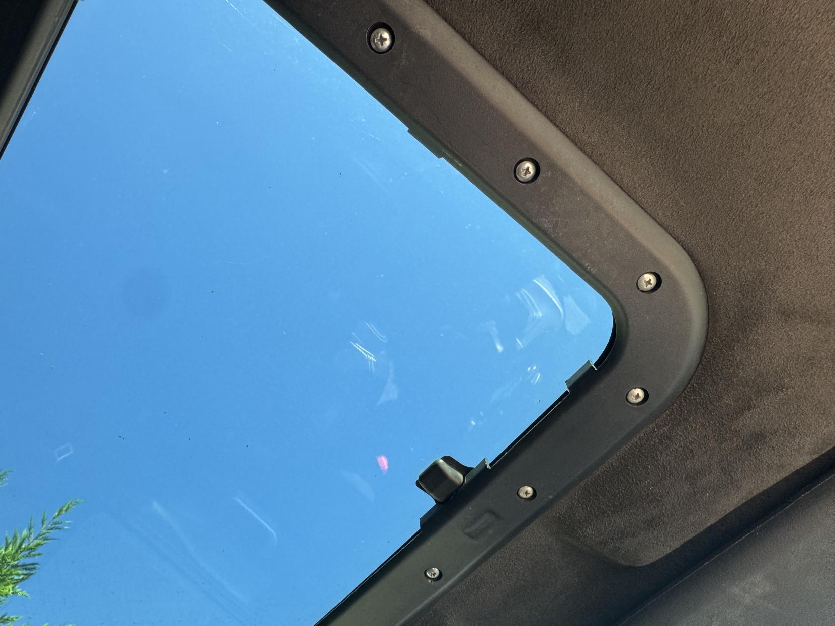 Land Rover Defender 90 2.4 TDCi Hard Top SUV 3dr Diesel Manual 4WD SWB Euro 4 (122 bhp)