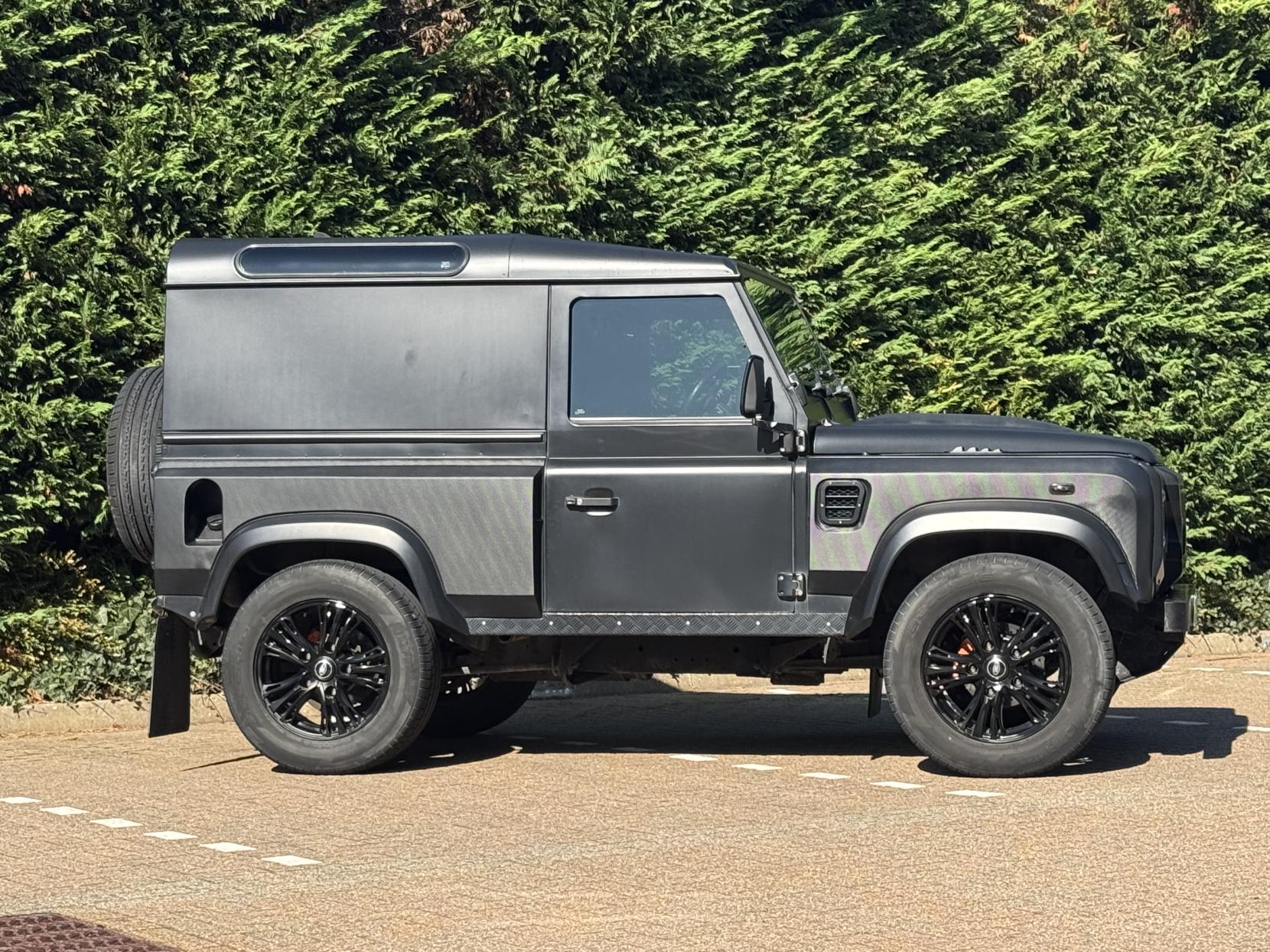 Land Rover Defender 90 2.4 TDCi Hard Top SUV 3dr Diesel Manual 4WD SWB Euro 4 (122 bhp)