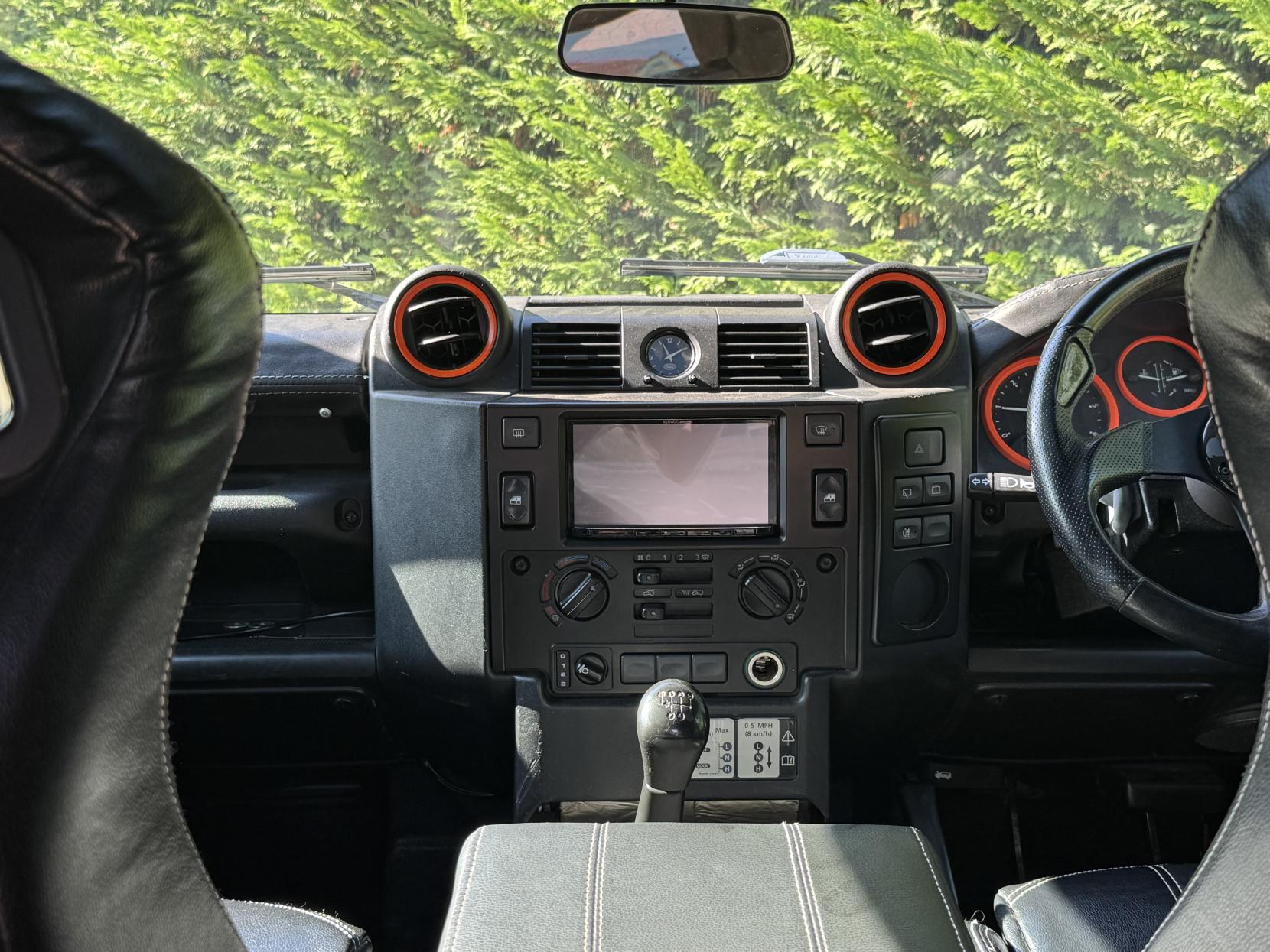 Land Rover Defender 90 2.4 TDCi Hard Top SUV 3dr Diesel Manual 4WD SWB Euro 4 (122 bhp)