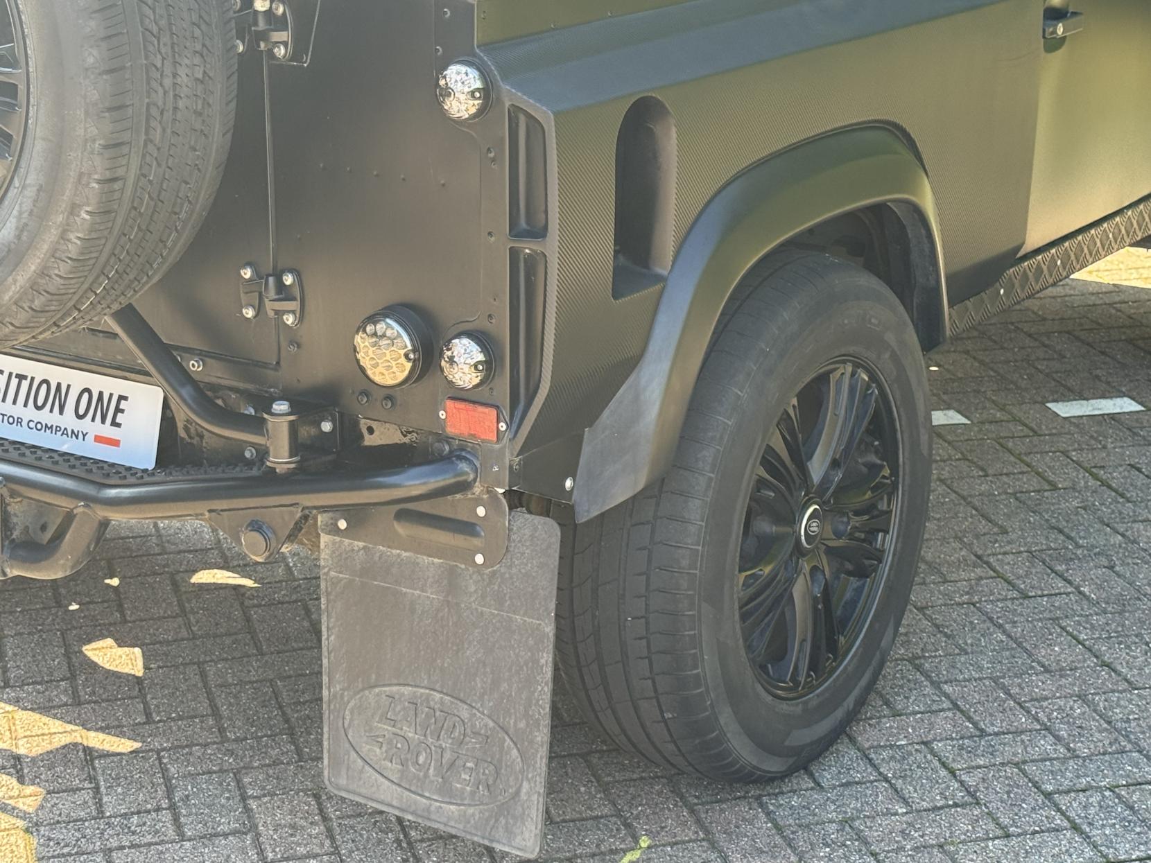 Land Rover Defender 90 2.4 TDCi Hard Top SUV 3dr Diesel Manual 4WD SWB Euro 4 (122 bhp)