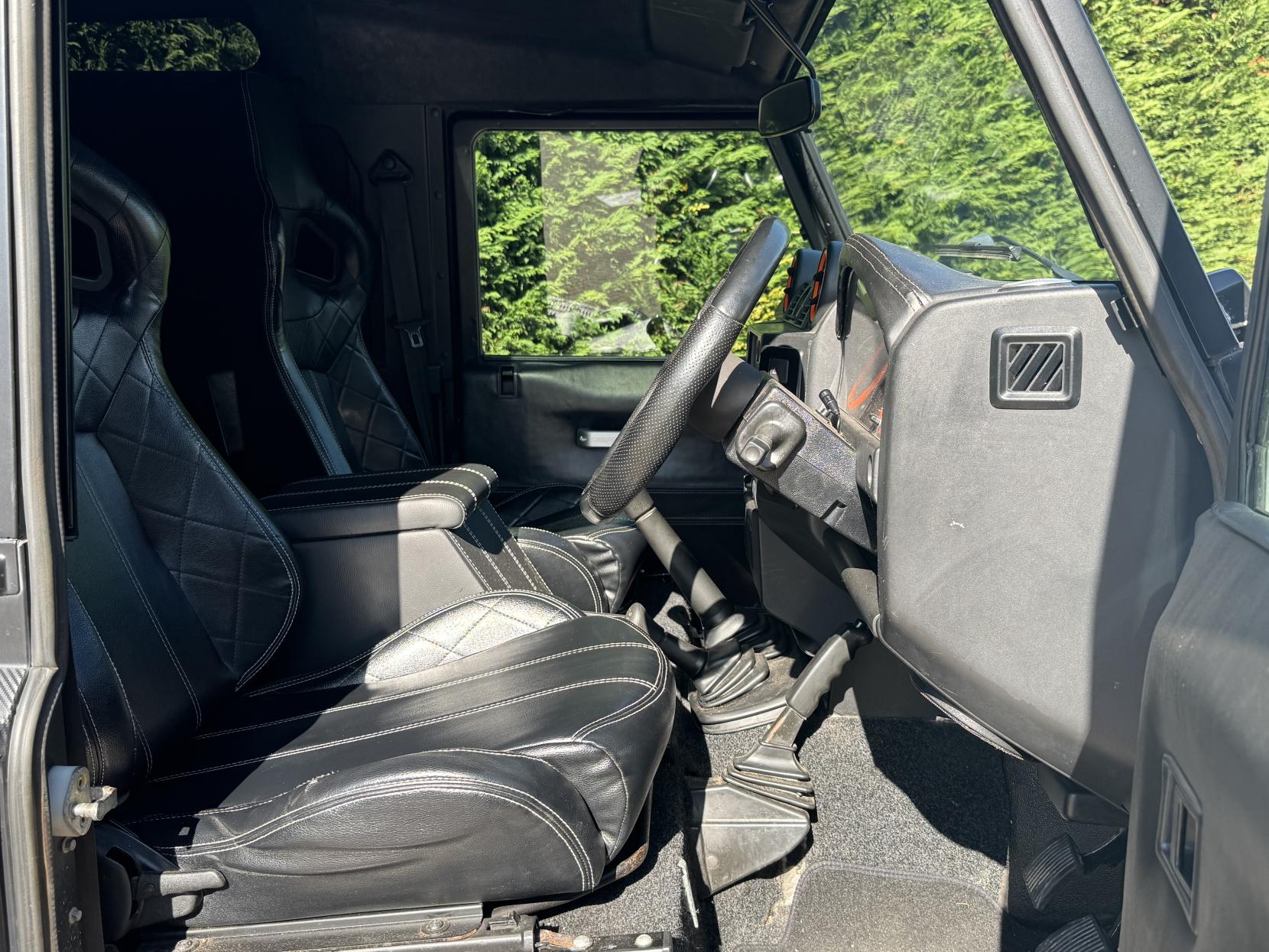 Land Rover Defender 90 2.4 TDCi Hard Top SUV 3dr Diesel Manual 4WD SWB Euro 4 (122 bhp)