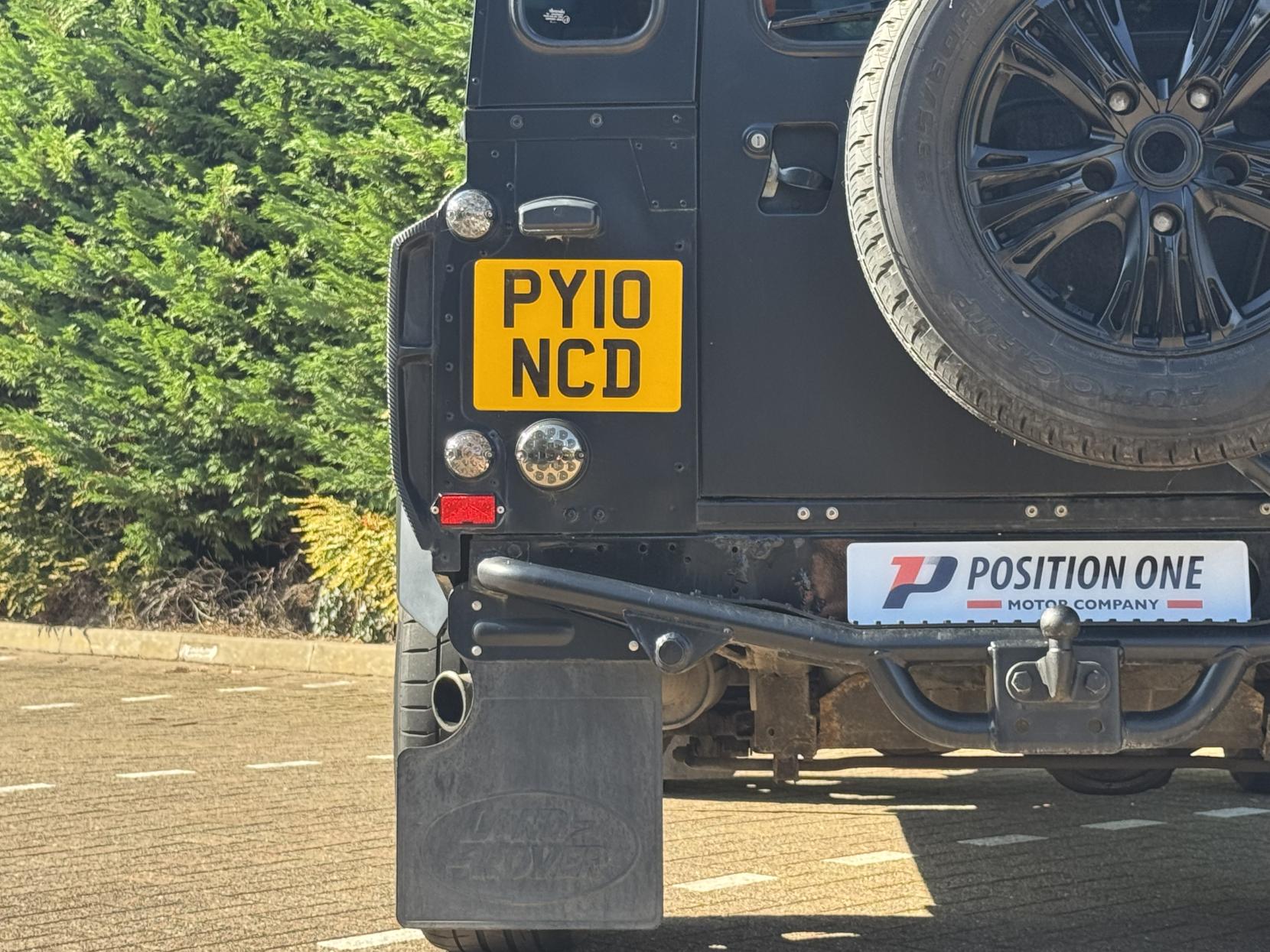 Land Rover Defender 90 2.4 TDCi Hard Top SUV 3dr Diesel Manual 4WD SWB Euro 4 (122 bhp)