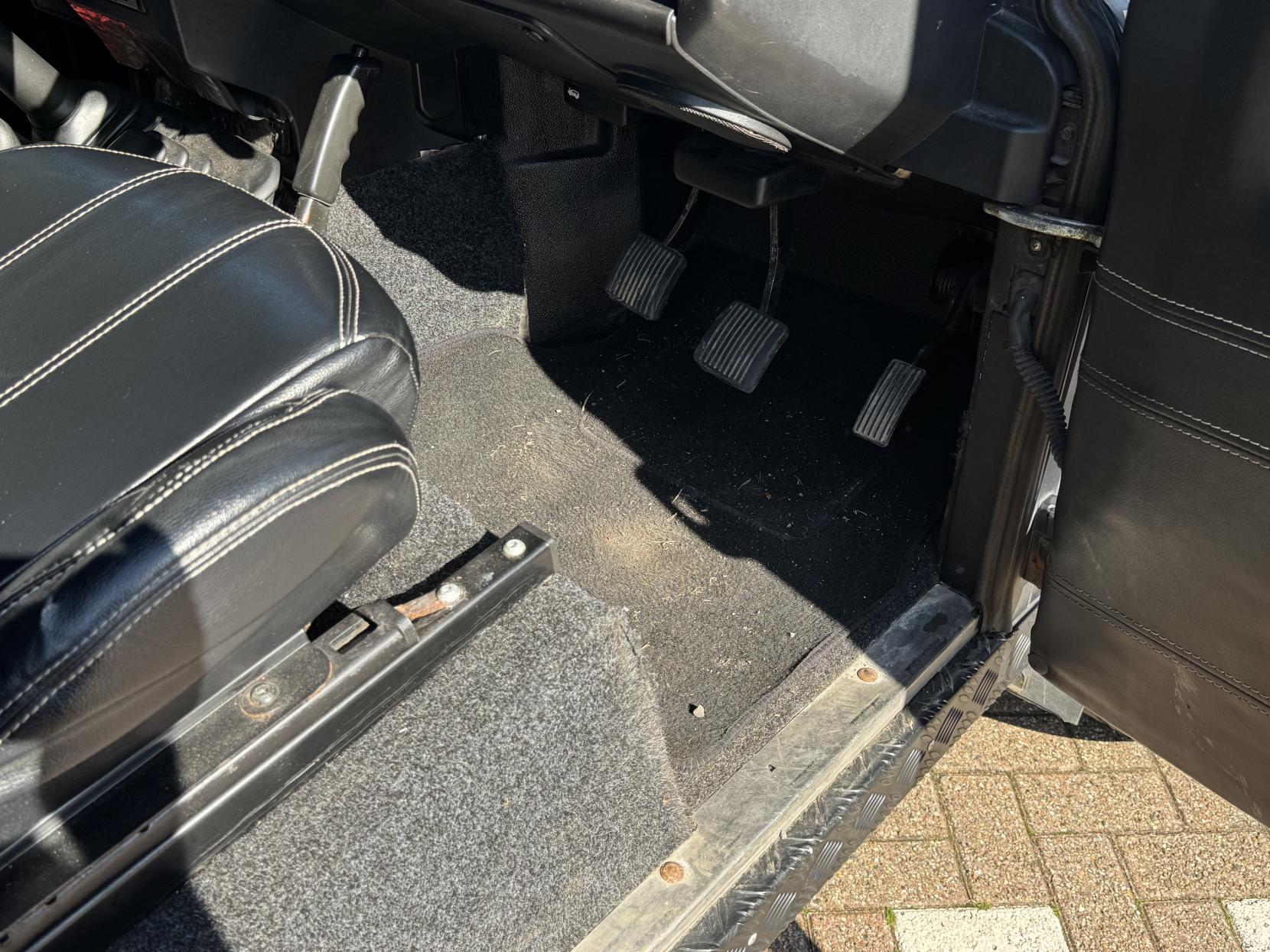 Land Rover Defender 90 2.4 TDCi Hard Top SUV 3dr Diesel Manual 4WD SWB Euro 4 (122 bhp)