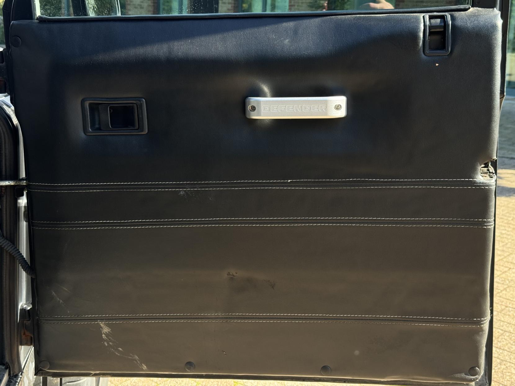 Land Rover Defender 90 2.4 TDCi Hard Top SUV 3dr Diesel Manual 4WD SWB Euro 4 (122 bhp)
